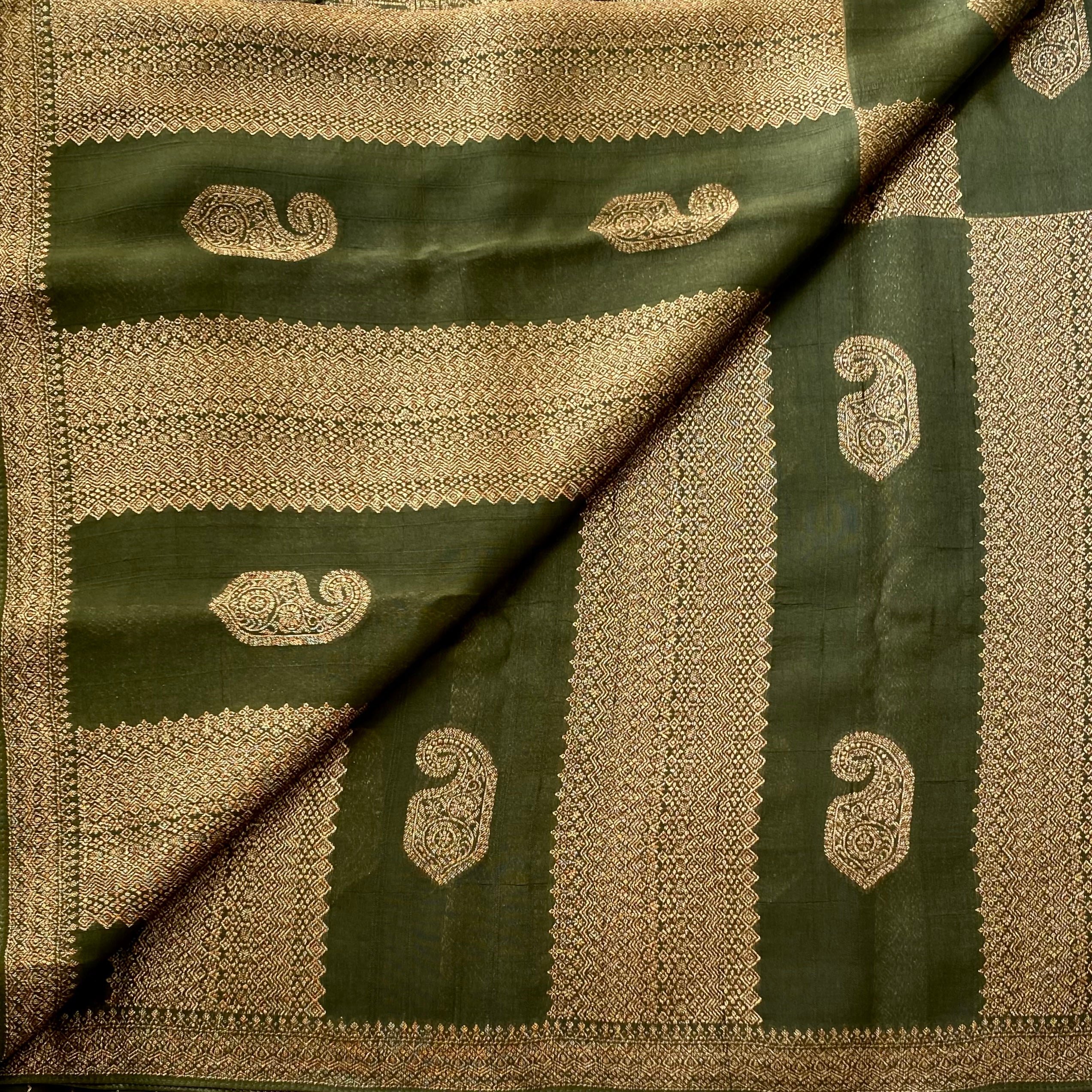 Deep Forest Green Silk Saree Antique Gold Paisley Zari Pallu