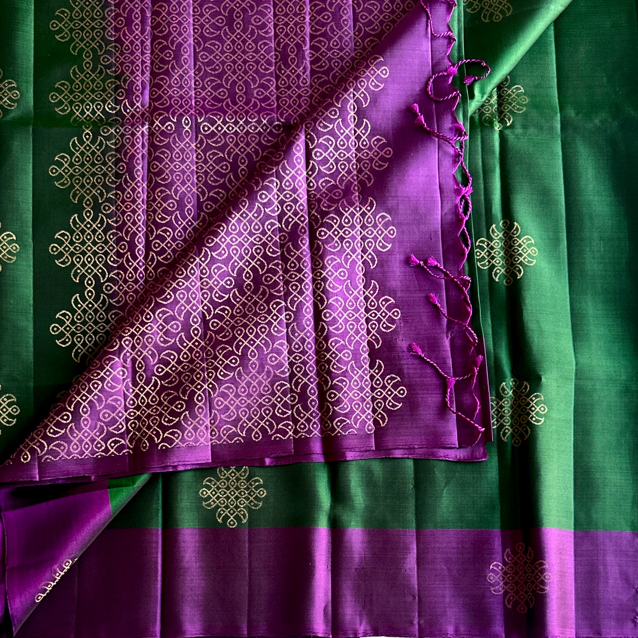 Emerald Green with Purple handwoven designer pure silk with Kollam zari weave