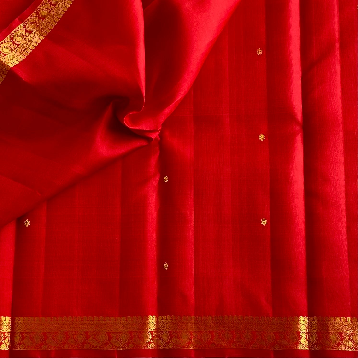 Scarlet Red Kanjeevaram Pure Zari Silk Saree With Intricate Zari Pallu