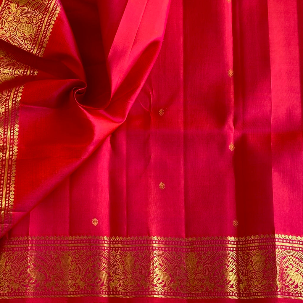 Deep Fuchsia Kanjeevaram Pure Zari Silk Saree With Intricate Gold Pallu