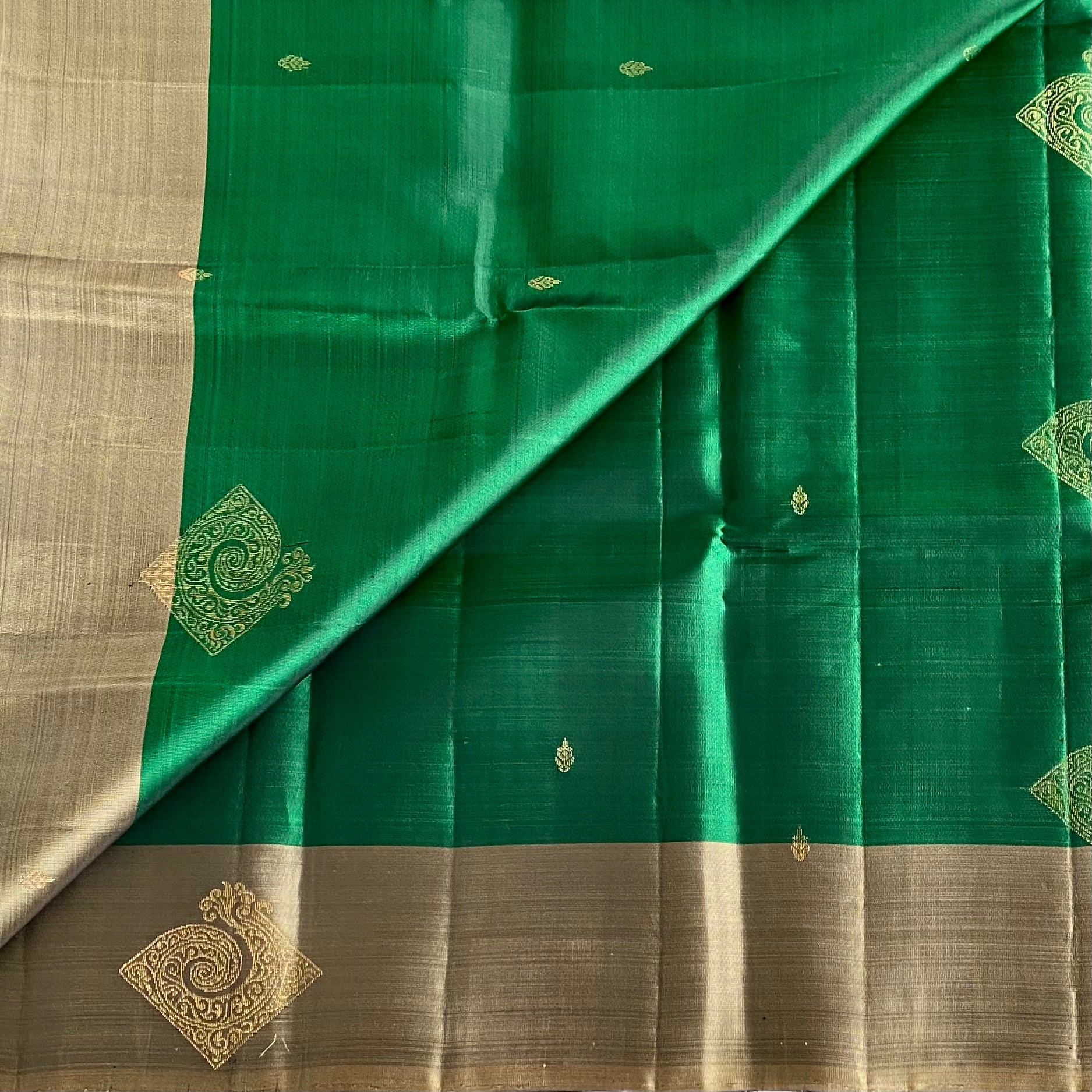 Emerald Green Designer Pure Silk Saree With Antique Gold Pallu