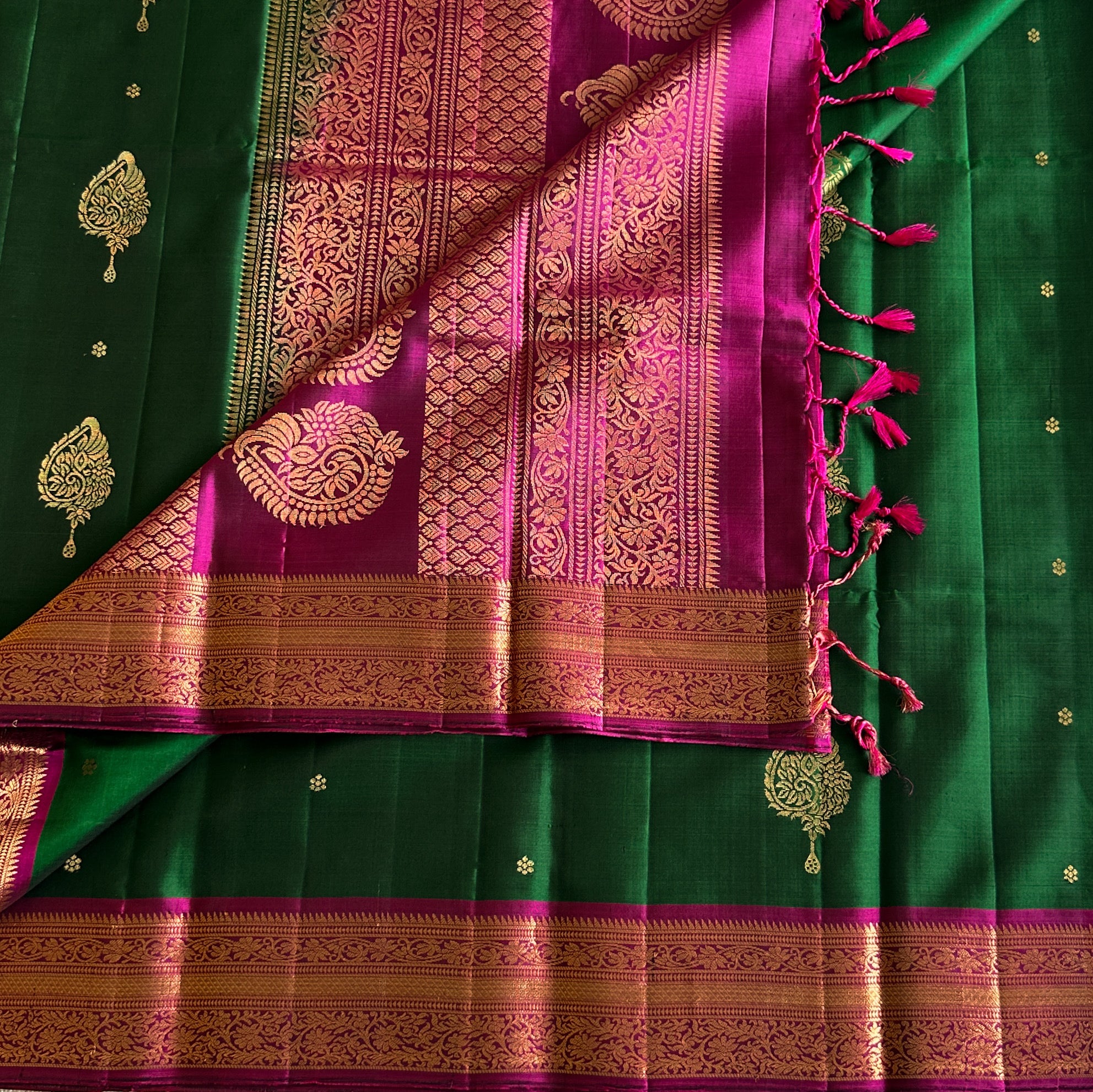 Emerald Green Silk Saree Magenta Pallu Gold Zari Paisley Border