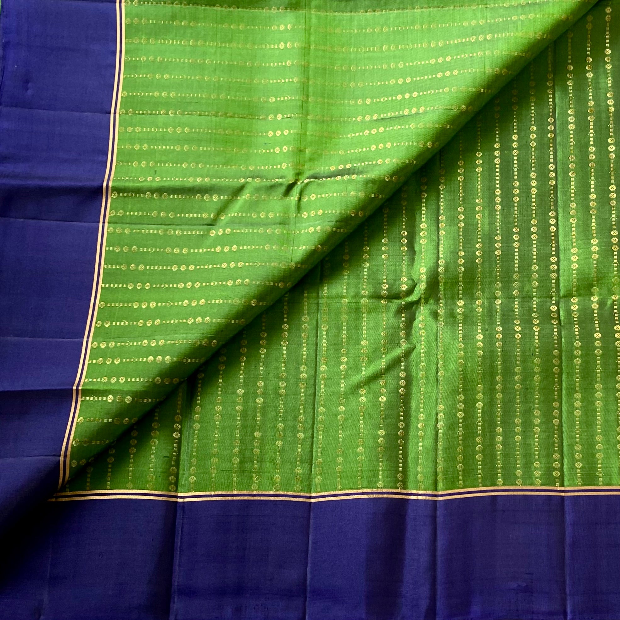 Green Saree Royal Blue Pallu Gold Zari Elegant Traditional Woven
