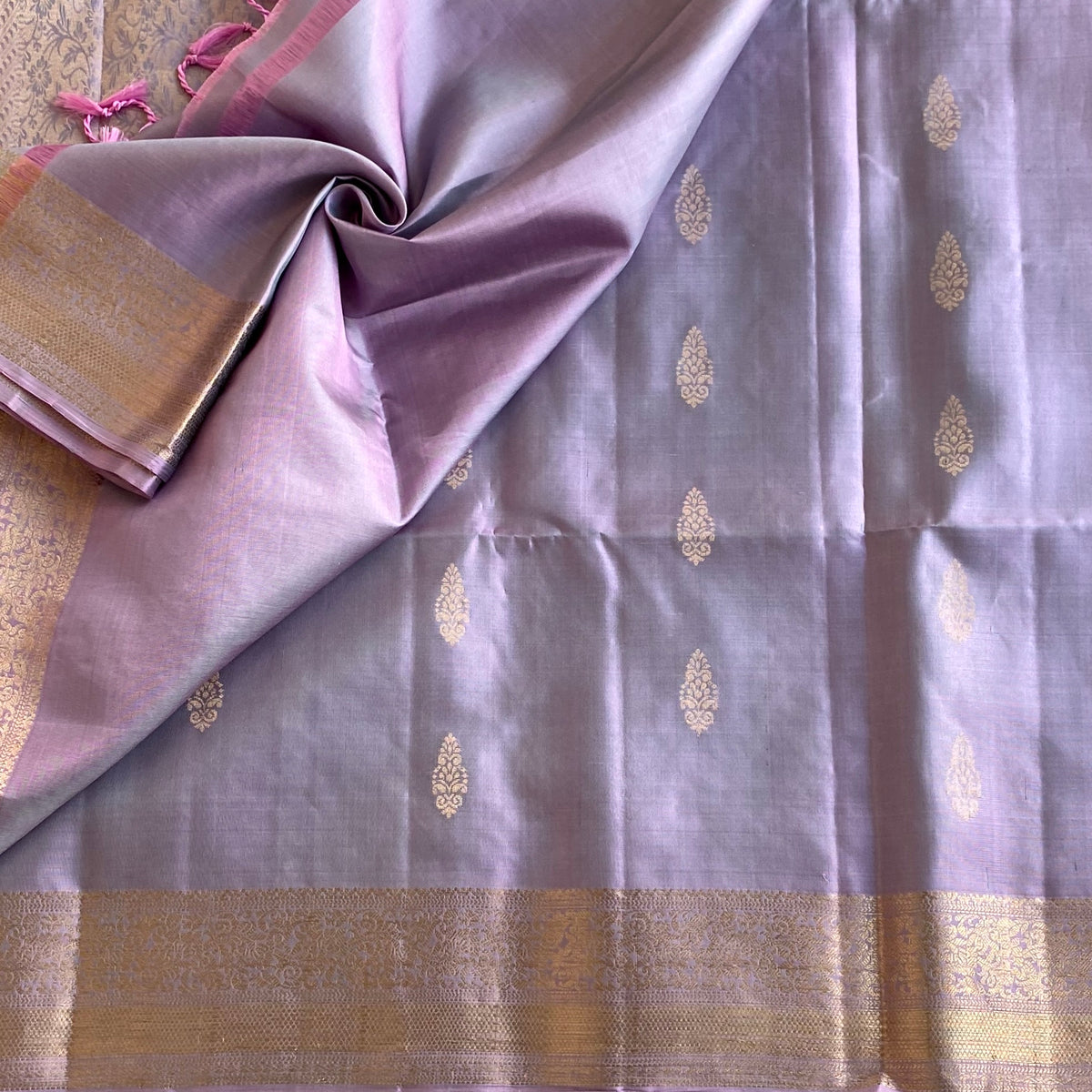 Dusty Dual Shaded Lavender Designer Pure Silk Saree With Antique Gold Pallu