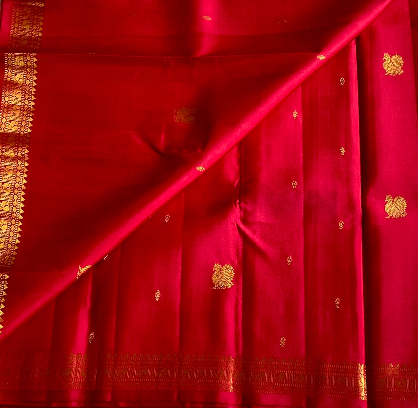 Fuchsia Zari Border Saree with Floral Lattice Pallu for Weddings