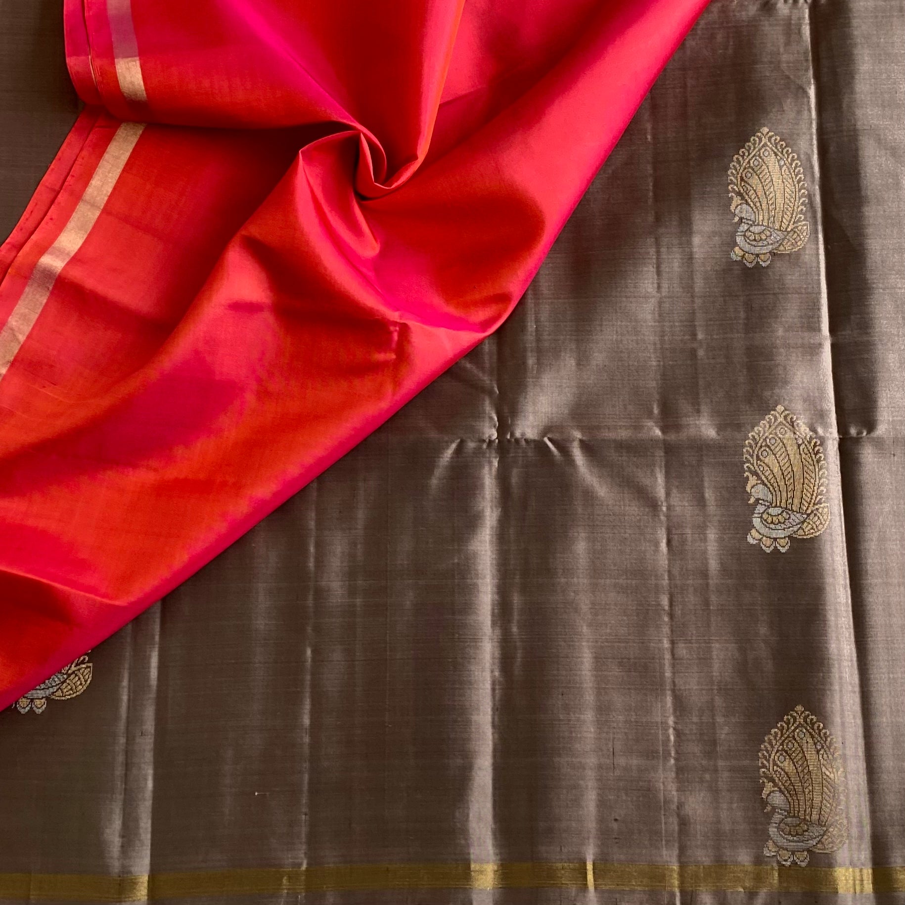 Mocha Metallic Shade Designer Pure Silk Saree With Rani Pink Pallu