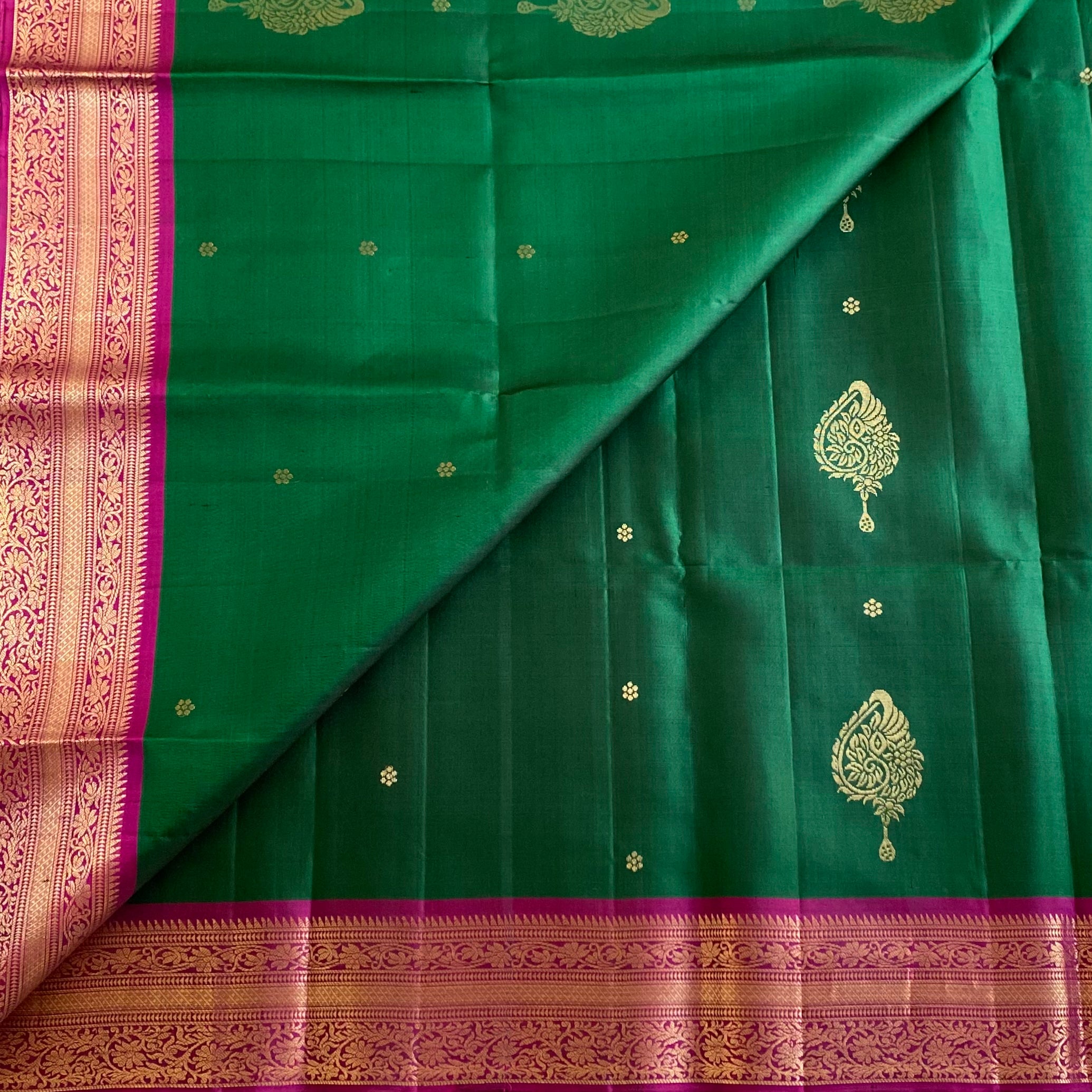 Bottle Green Designer Pure Silk Saree With Rani Pink Pallu