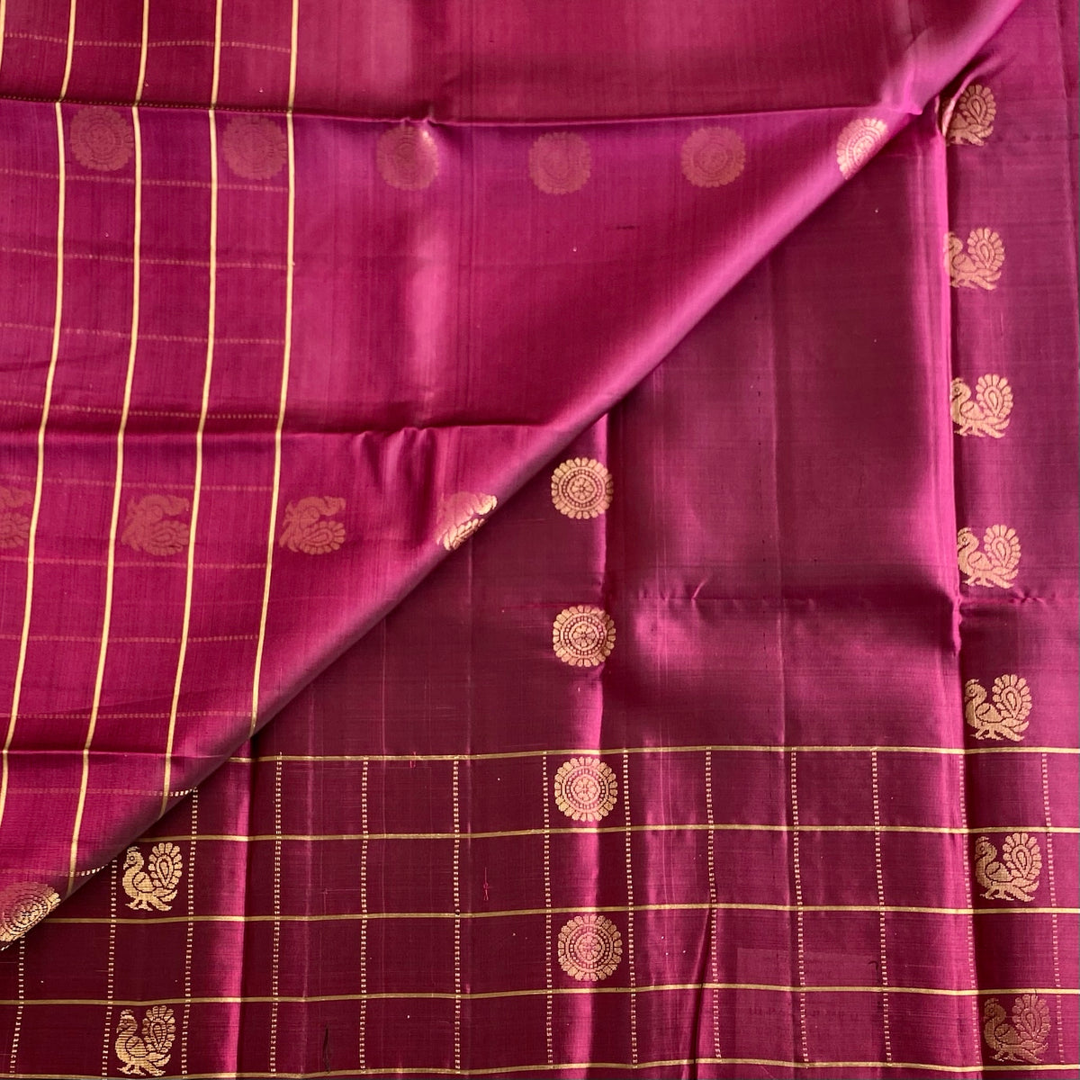 Deep Magenta Designer Pure Silk Saree With Gold Zari Pallu