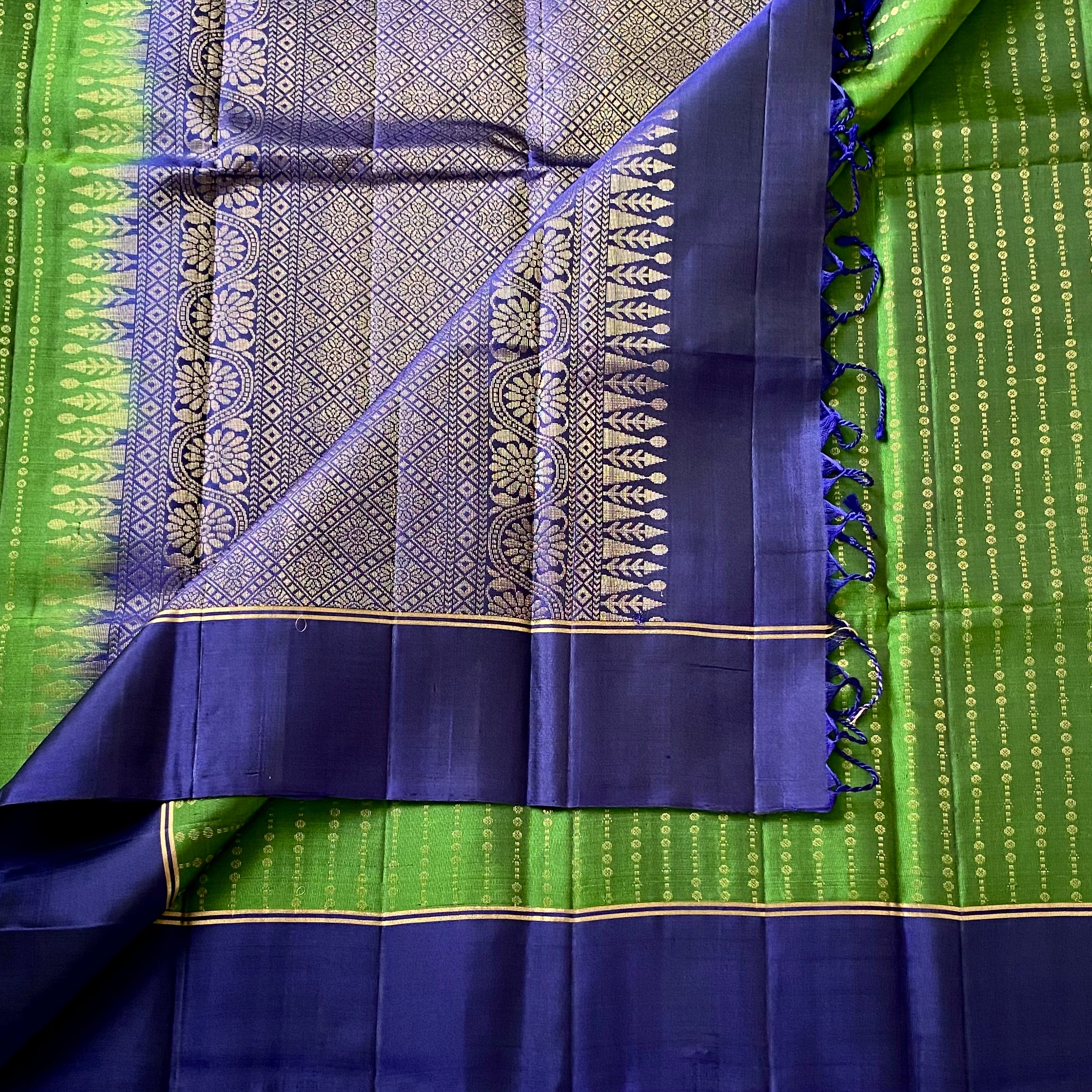 Green Saree Royal Blue Pallu Gold Zari Elegant Traditional Woven