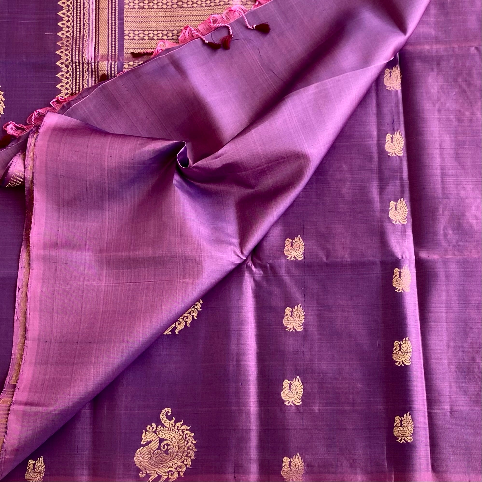 Stunner Metallic Lavender Designer Pure Silk Saree With Rich Gold Pallu