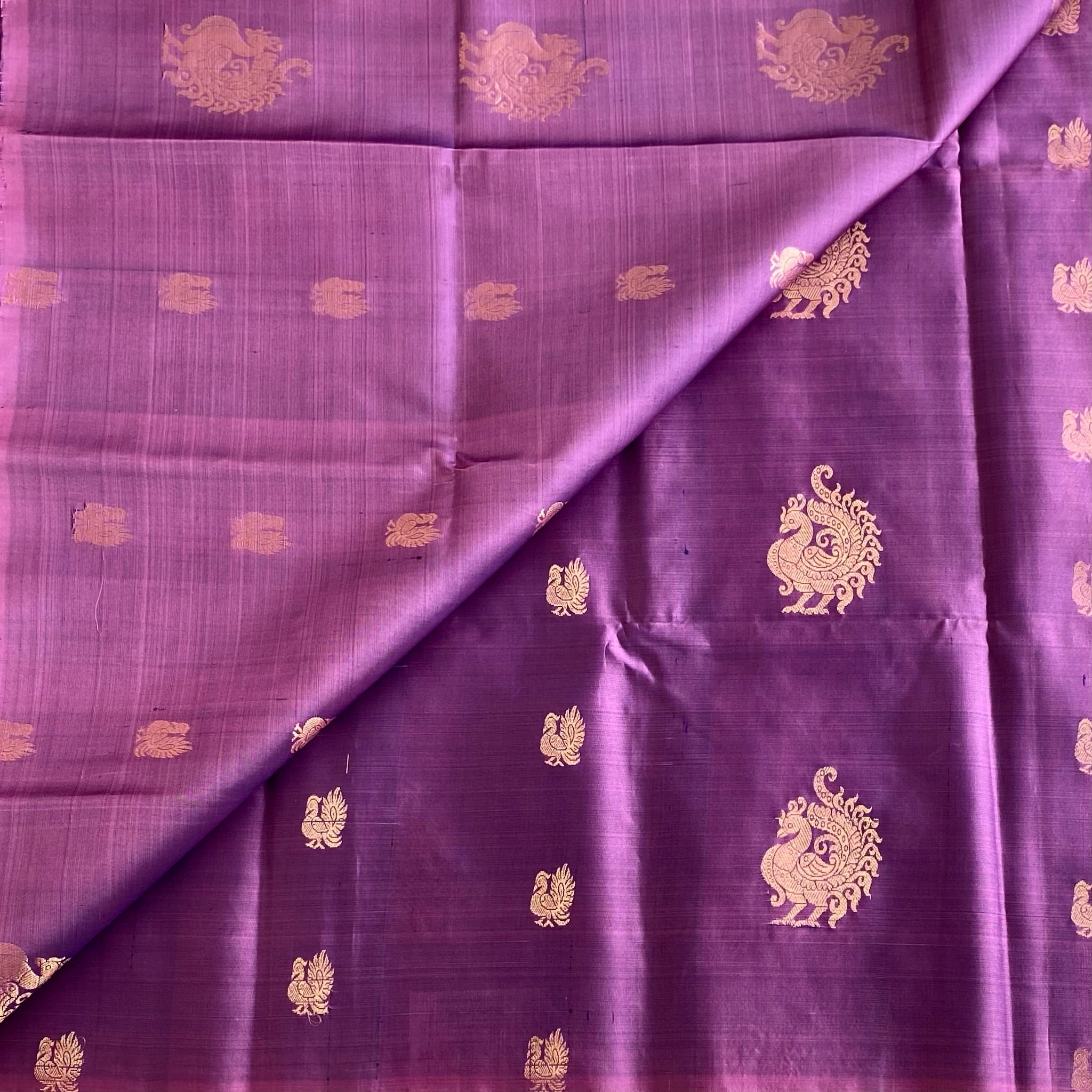 Stunner Metallic Lavender Designer Pure Silk Saree With Rich Gold Pallu