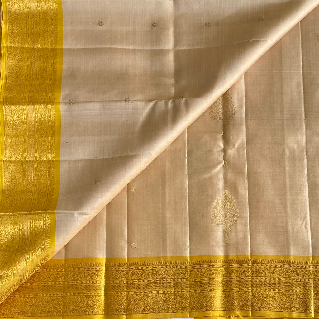 Champagne Beige Designer Pure Silk With Lemon Yellow Pallu Gold Border
