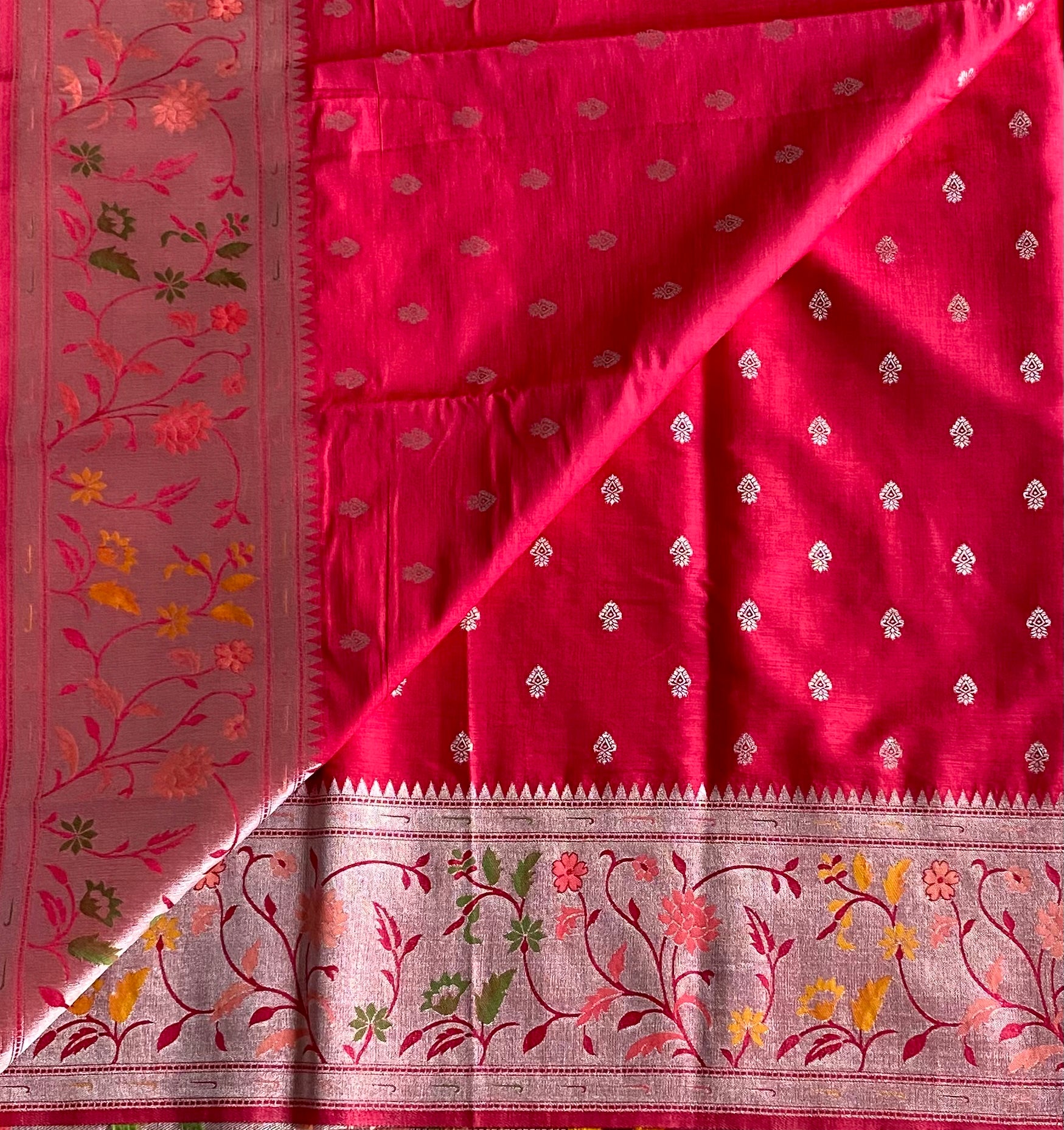 Magenta Silk Saree Floral Brocade Border Rose Gold Tassel Pallu