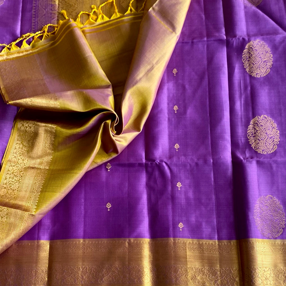 Metallic Lavender Purple Designer Pure Silk Saree With Antique Gold Pallu And Buttas