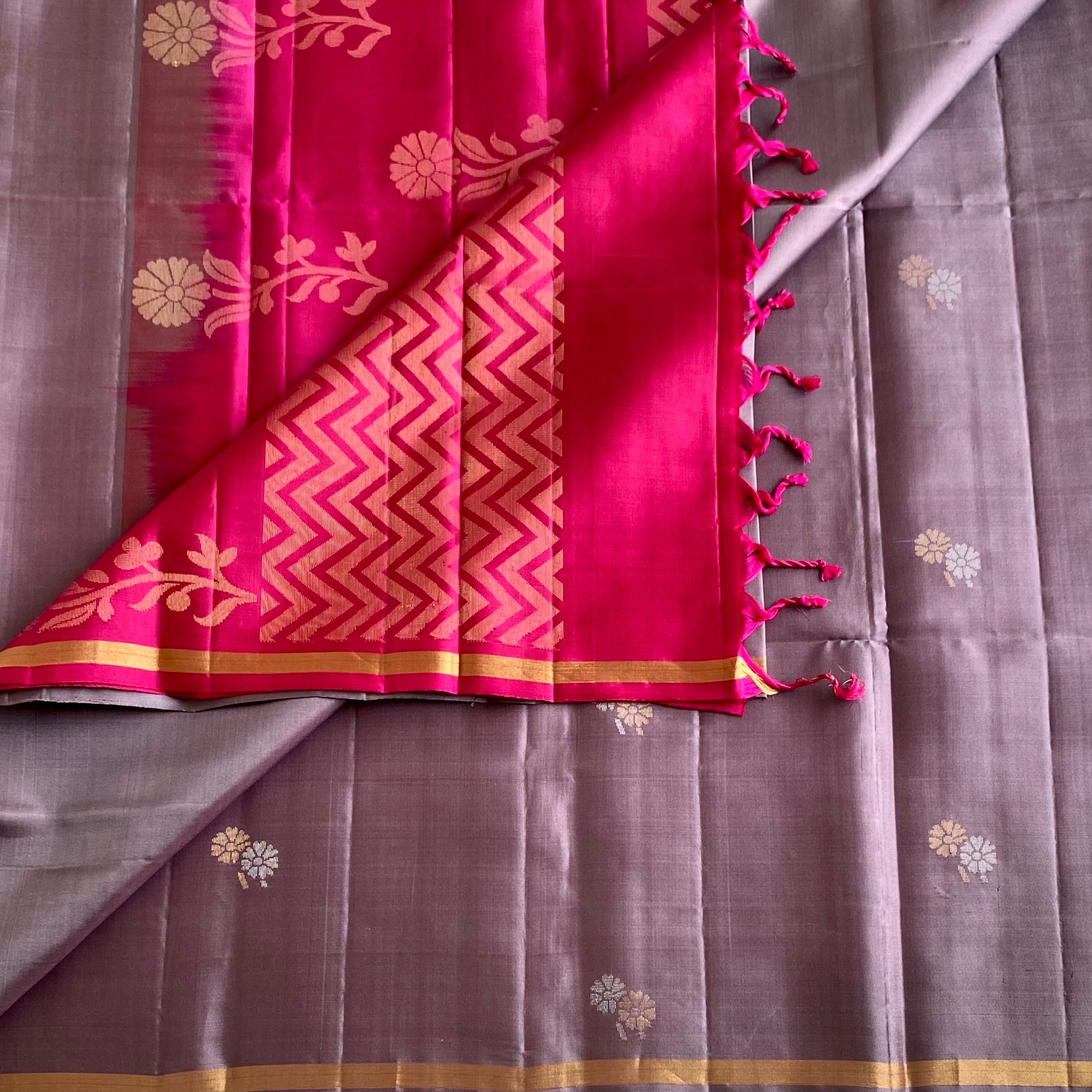 Dusty Greyish Mauve Designer Pure Silk Saree With Rani Pink Pallu
