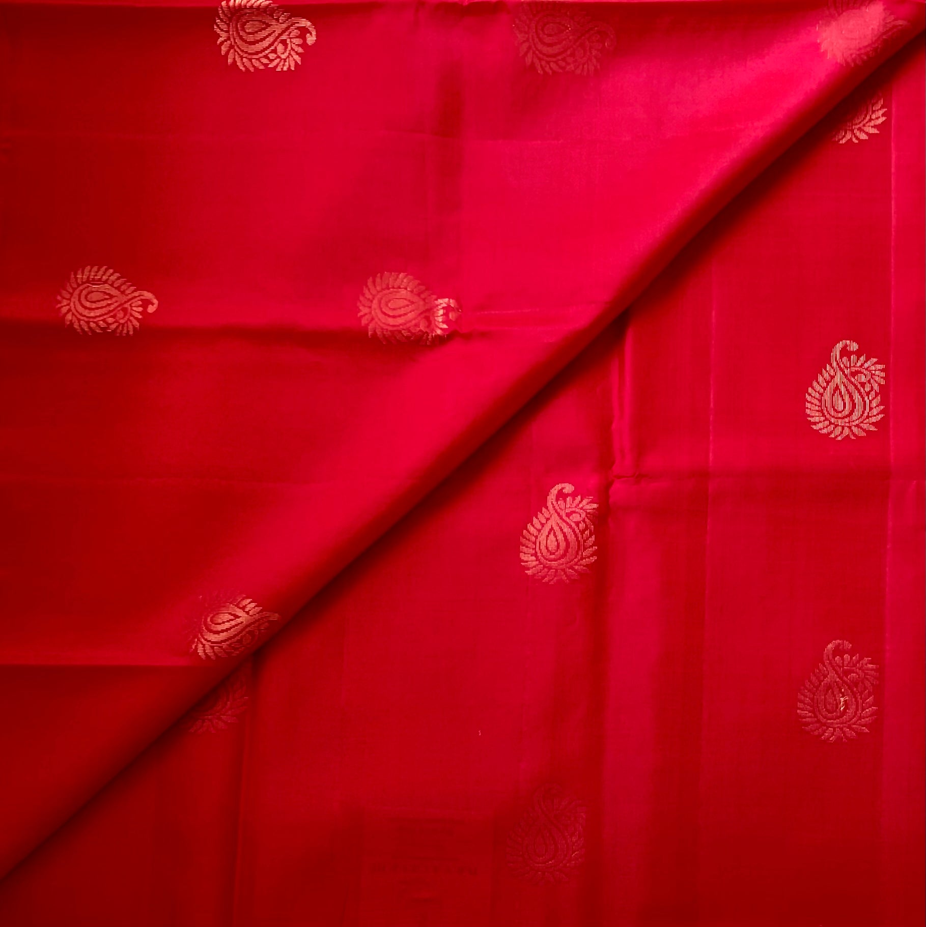 Elegant Fuchsia Silk Paisley Saree with Gold Zari Diamond Pallu
