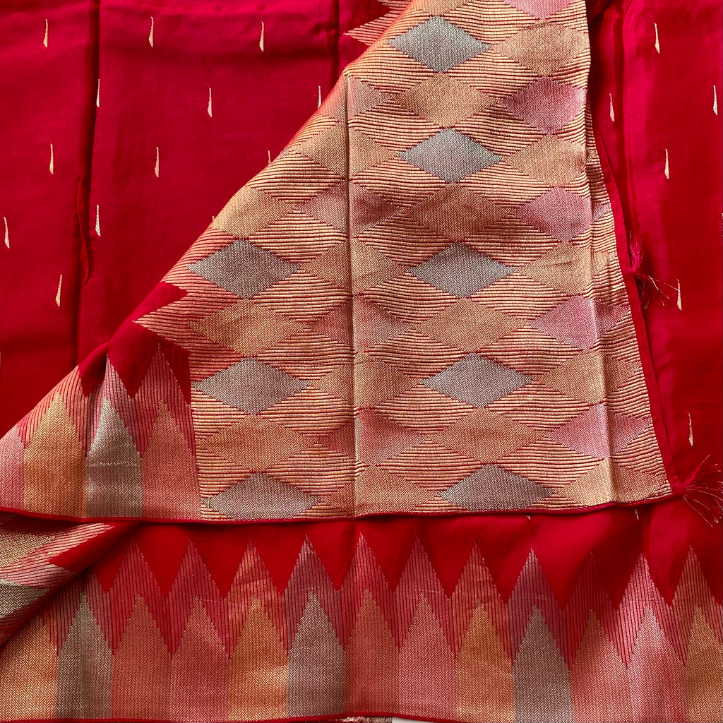 Deep Magenta Silk Saree Gold Silver Zari Woven Pallu