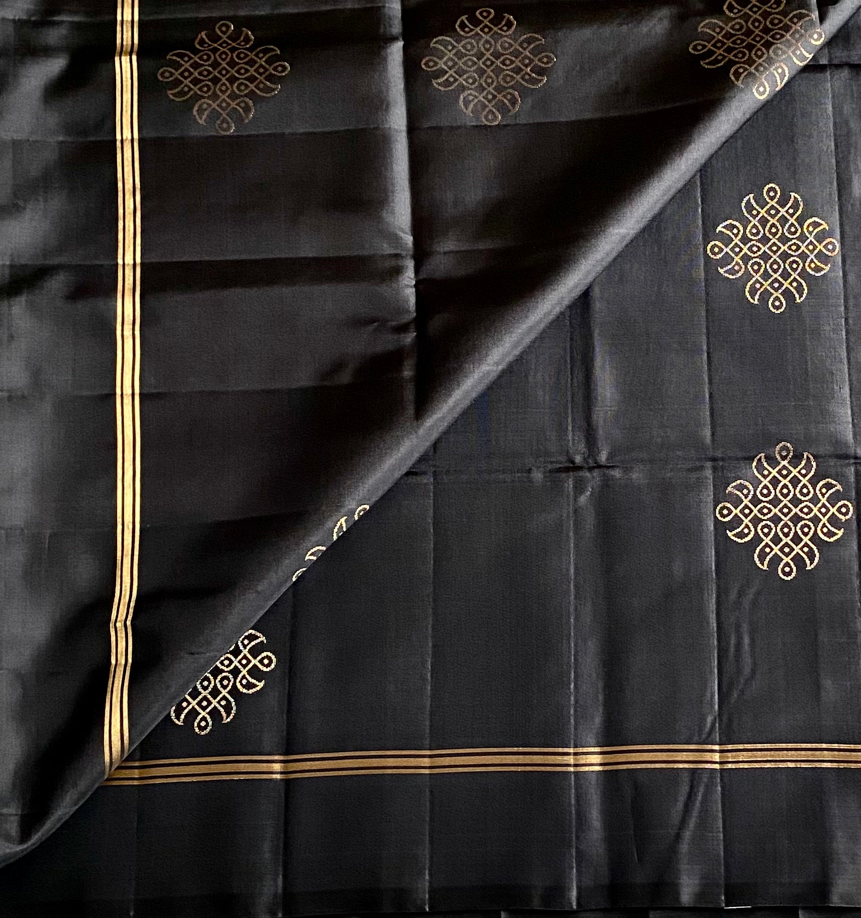 Stunning black With Dual Shaded Rose Pink Handwoven Lightweight Pure Silk