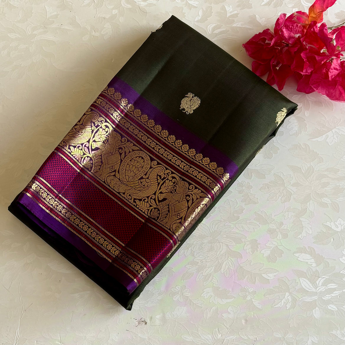 Deep Olive Green Kanjeevaram Pure Zari Silk Saree With Purple Pallu