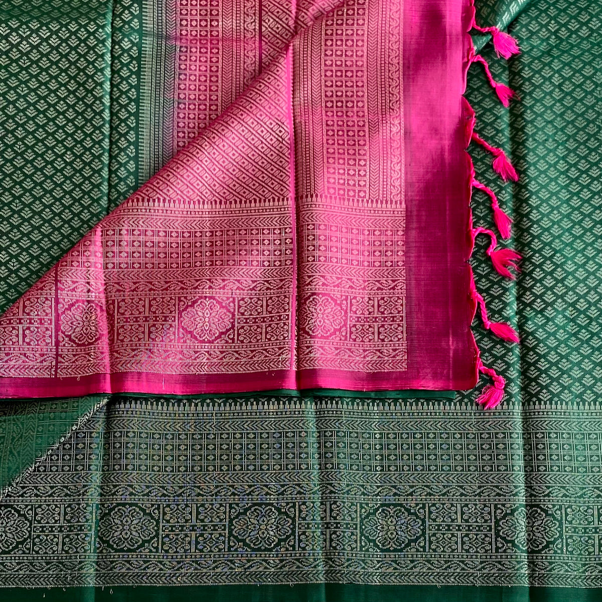Emerald Green Designer Pure Silk Saree With Magenta Pallu And Gold Zari
