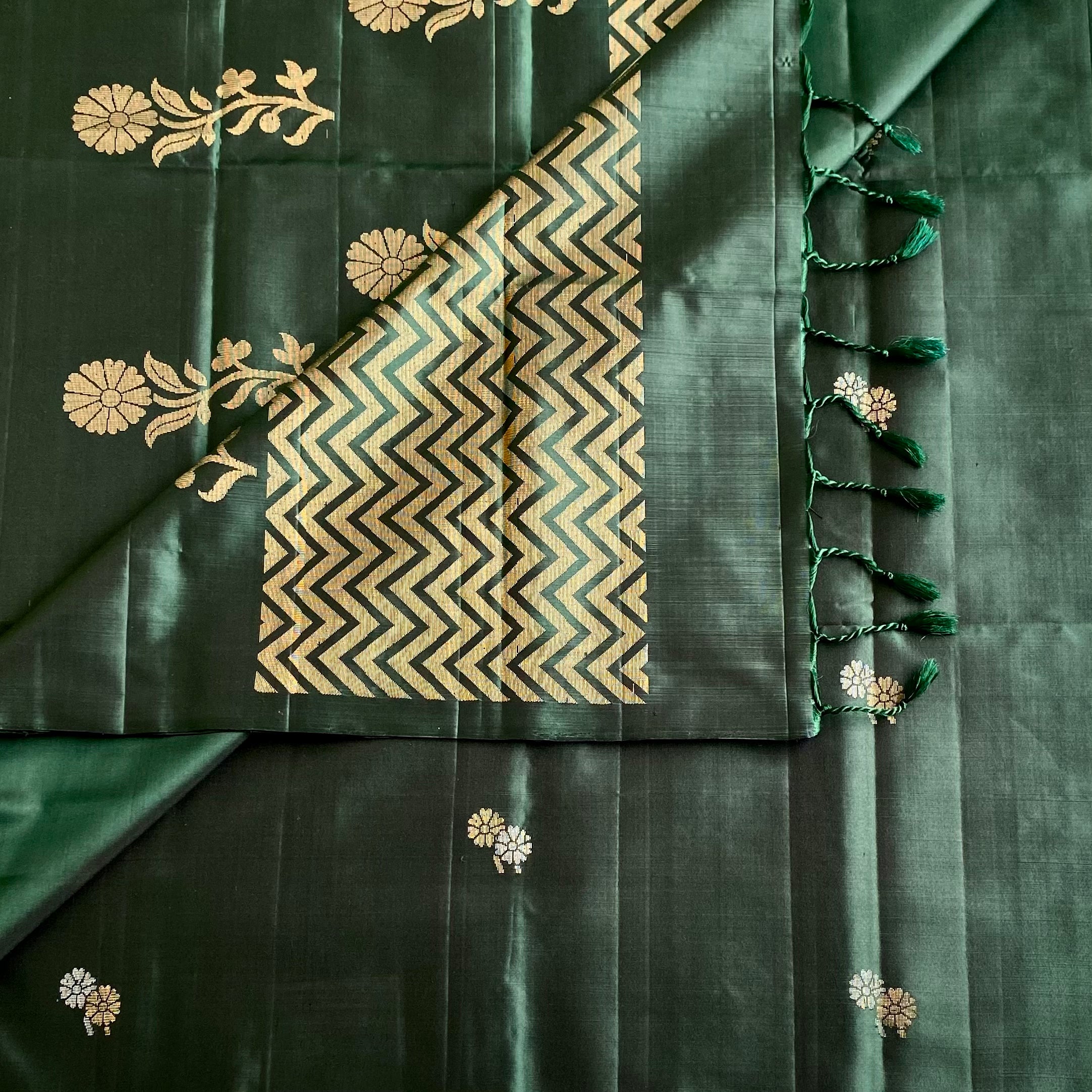Emerald Green Designer Pure Silk Saree With Metallic Gold Chevron Pallu