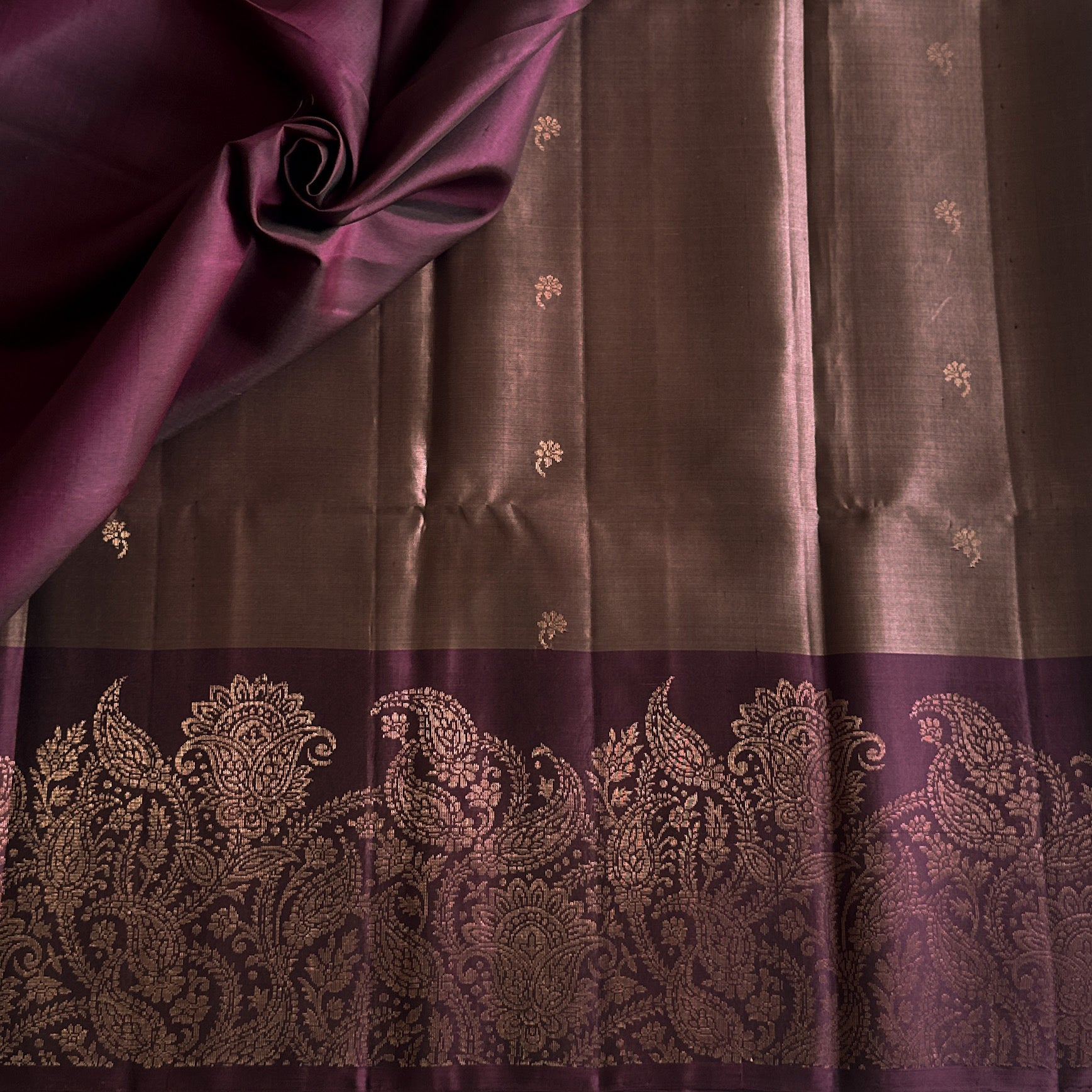 Plum Mauve Jacquard Saree Antique Gold Paisley Border Woven Pallu