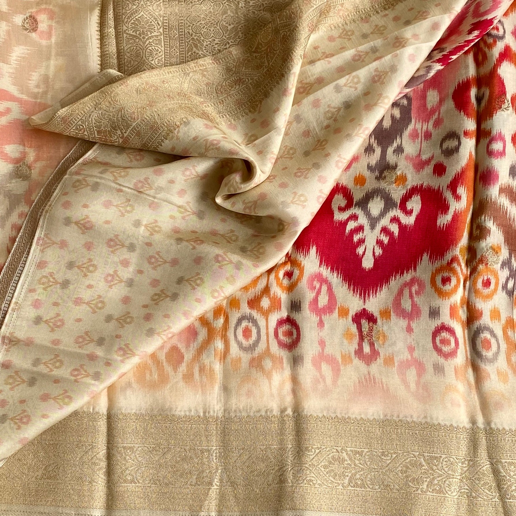 Champagne Beige Jute Tussar Silk With Antique Zari Pallu & Dreamy Prints