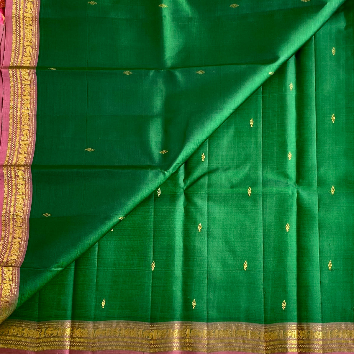 Emerald Green Kanjeevaram Pure Zari Silk Saree With Dusty Rose Pink Pallu