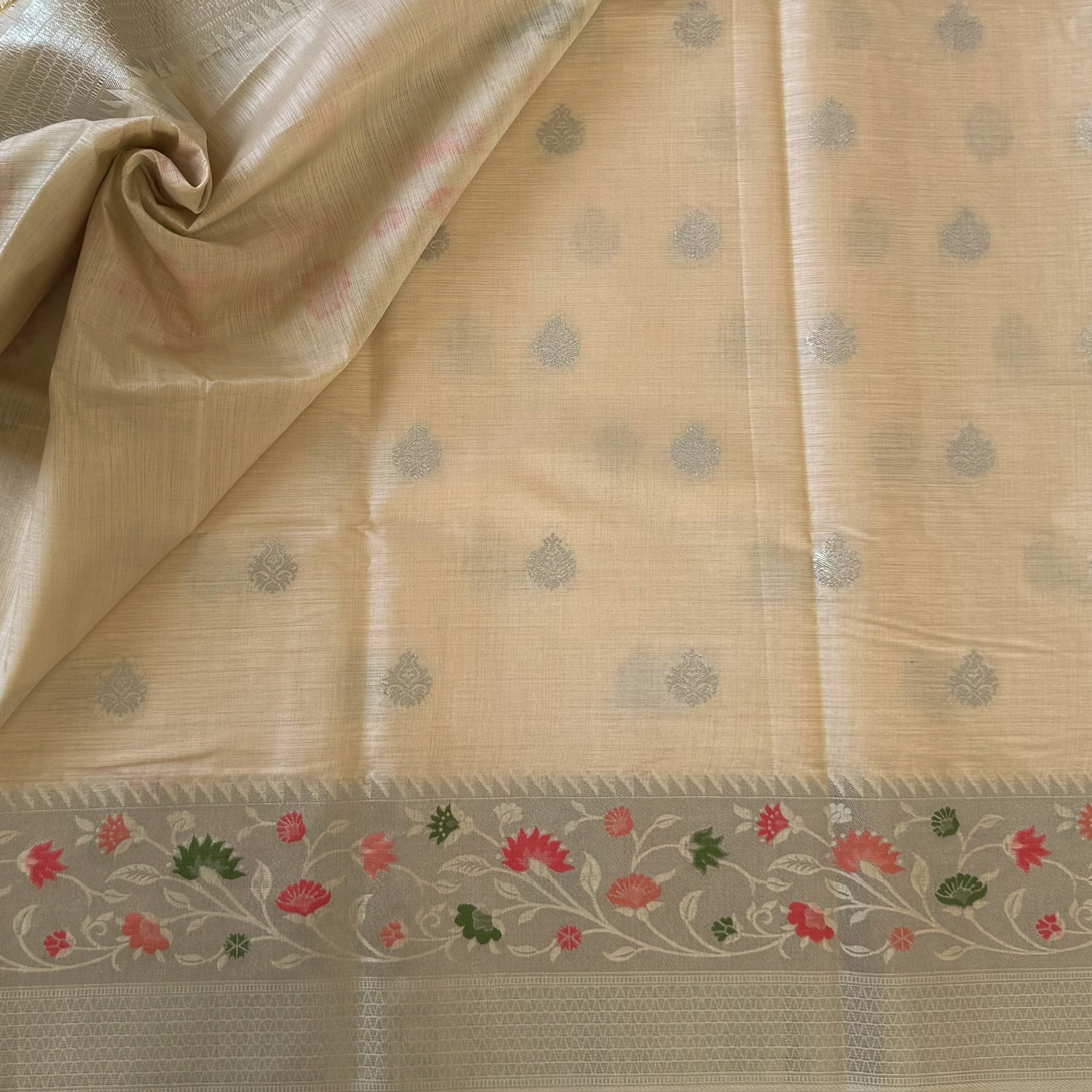 Cream Silver Floral Saree with Tassel Pallu for Festive Occasions