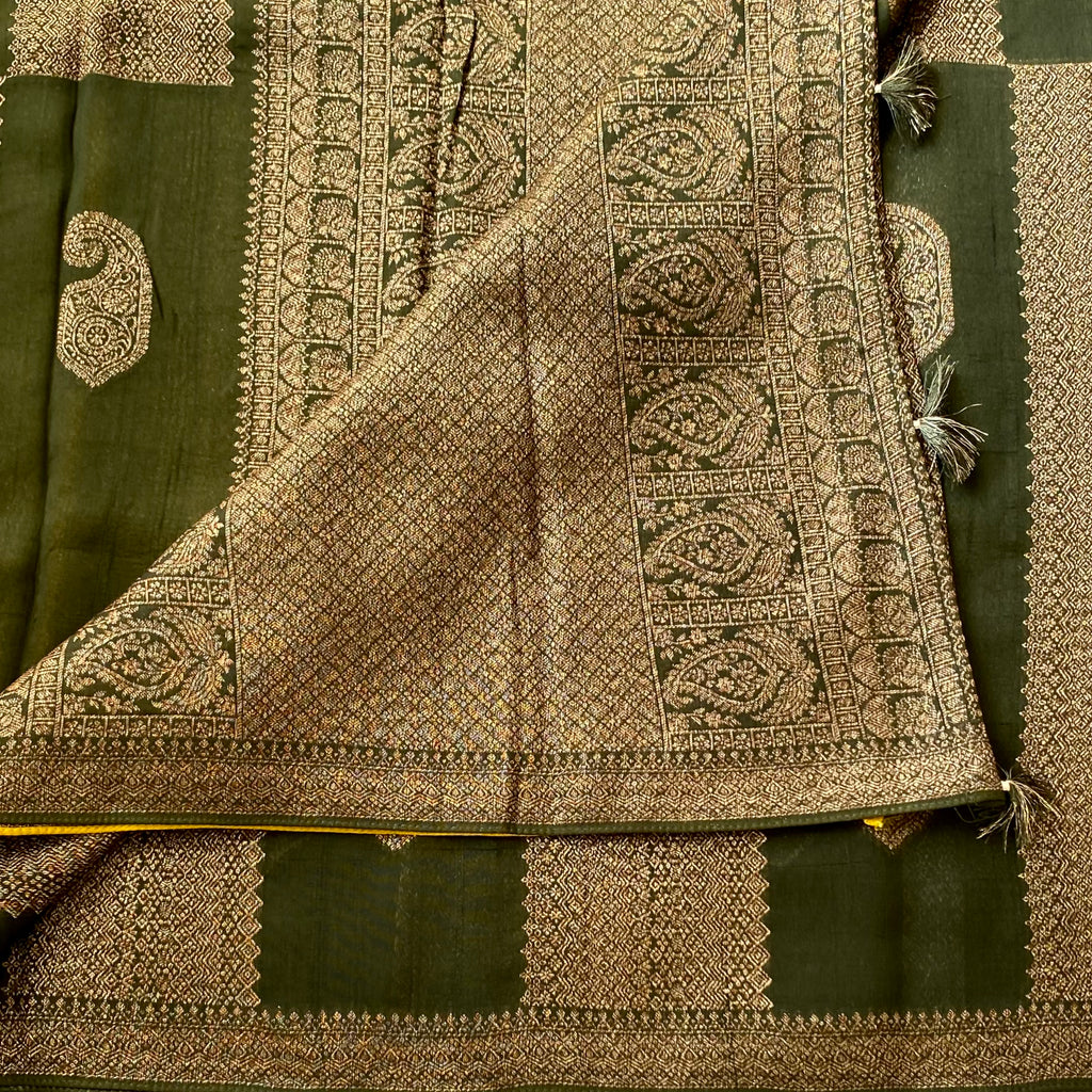 Deep Forest Green Silk Saree Antique Gold Paisley Zari Pallu