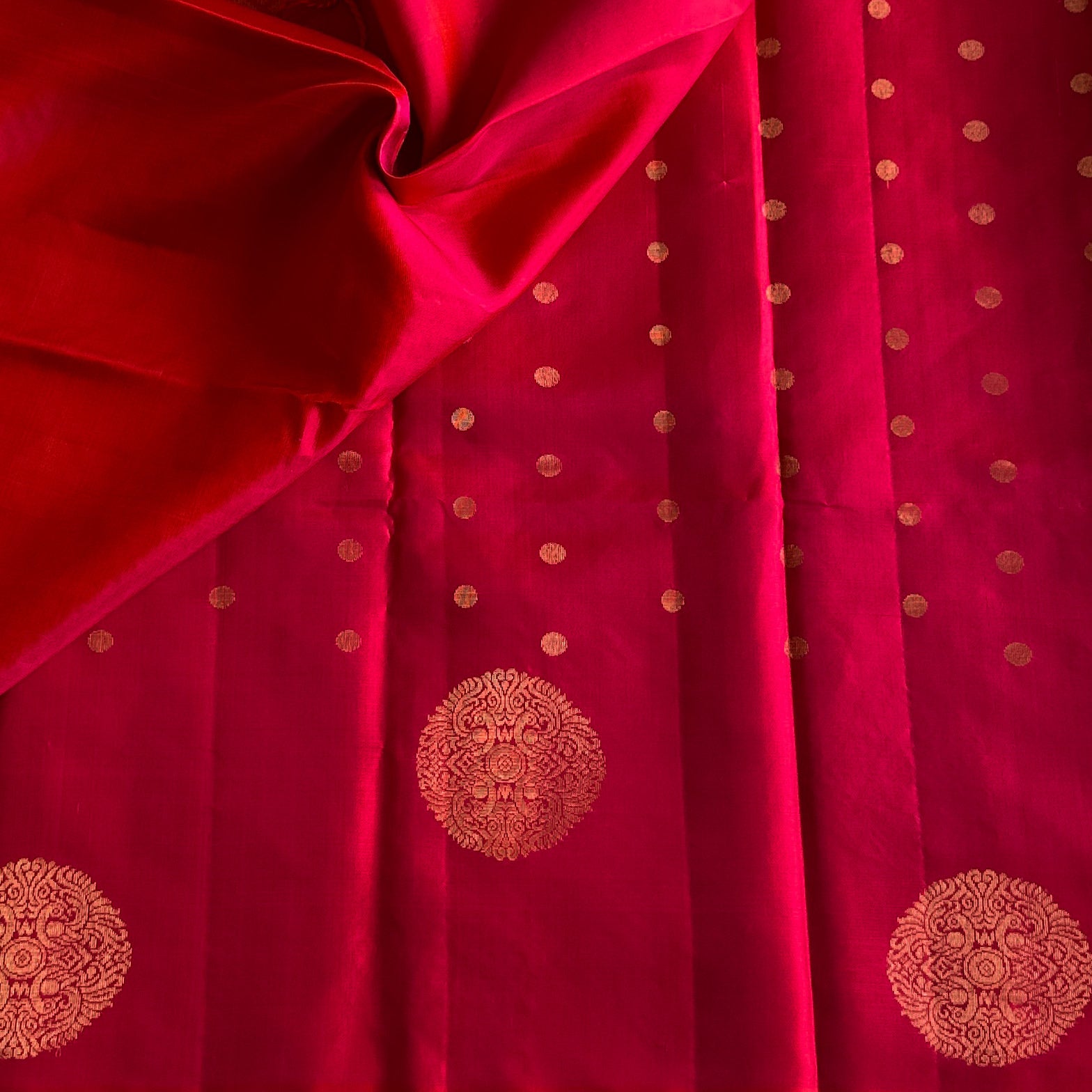 Fuchsia Silk Zari Saree With Geometric Pallu And Floral Medallions