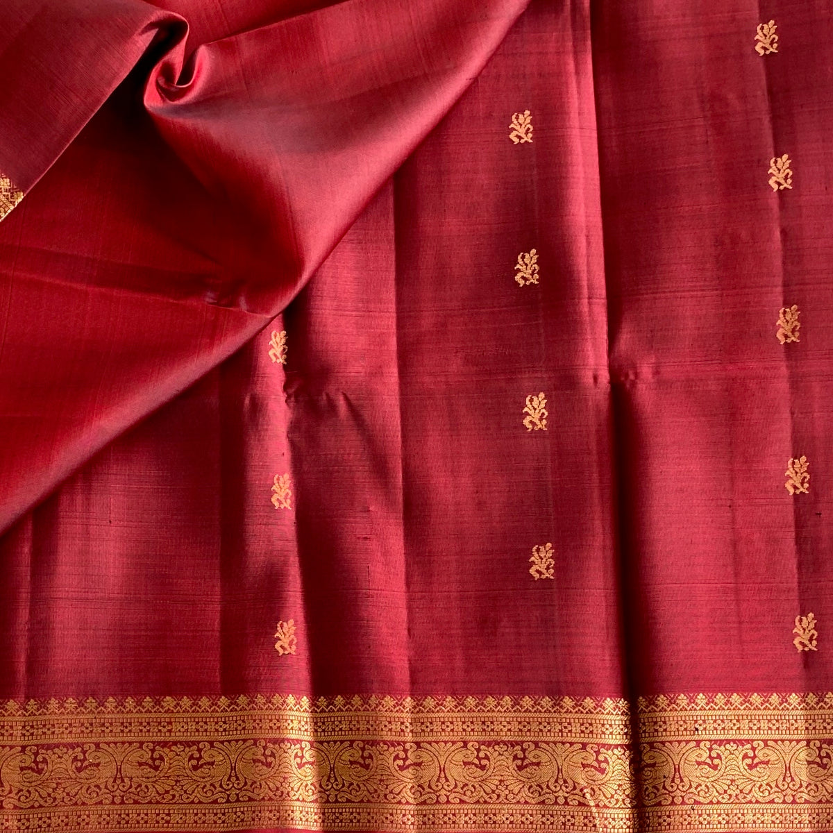 Dual shaded Rust Maroon Designer Pure Silk Saree With Antique Gold Pallu