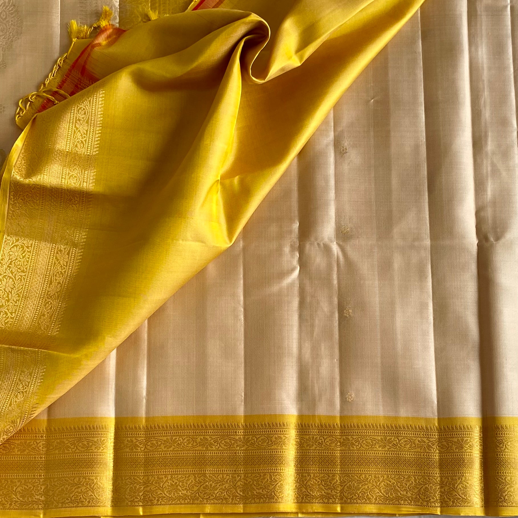Champagne Beige Designer Pure Silk With Lemon Yellow Pallu Gold Border