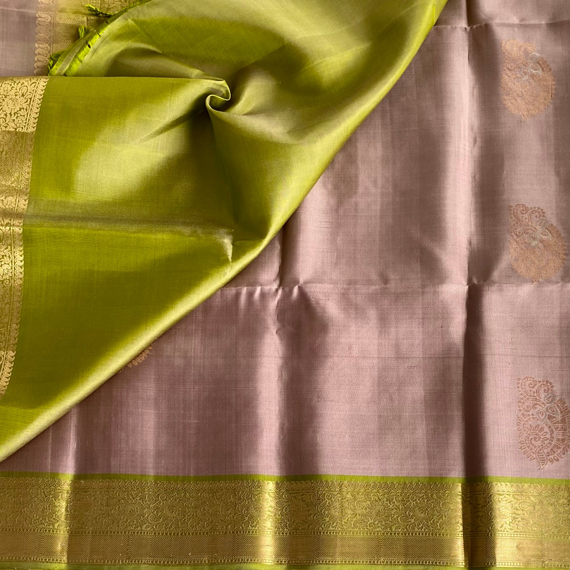 Mauve Designer Pure Silk Saree With Chartreuse Pallu And Gold Border