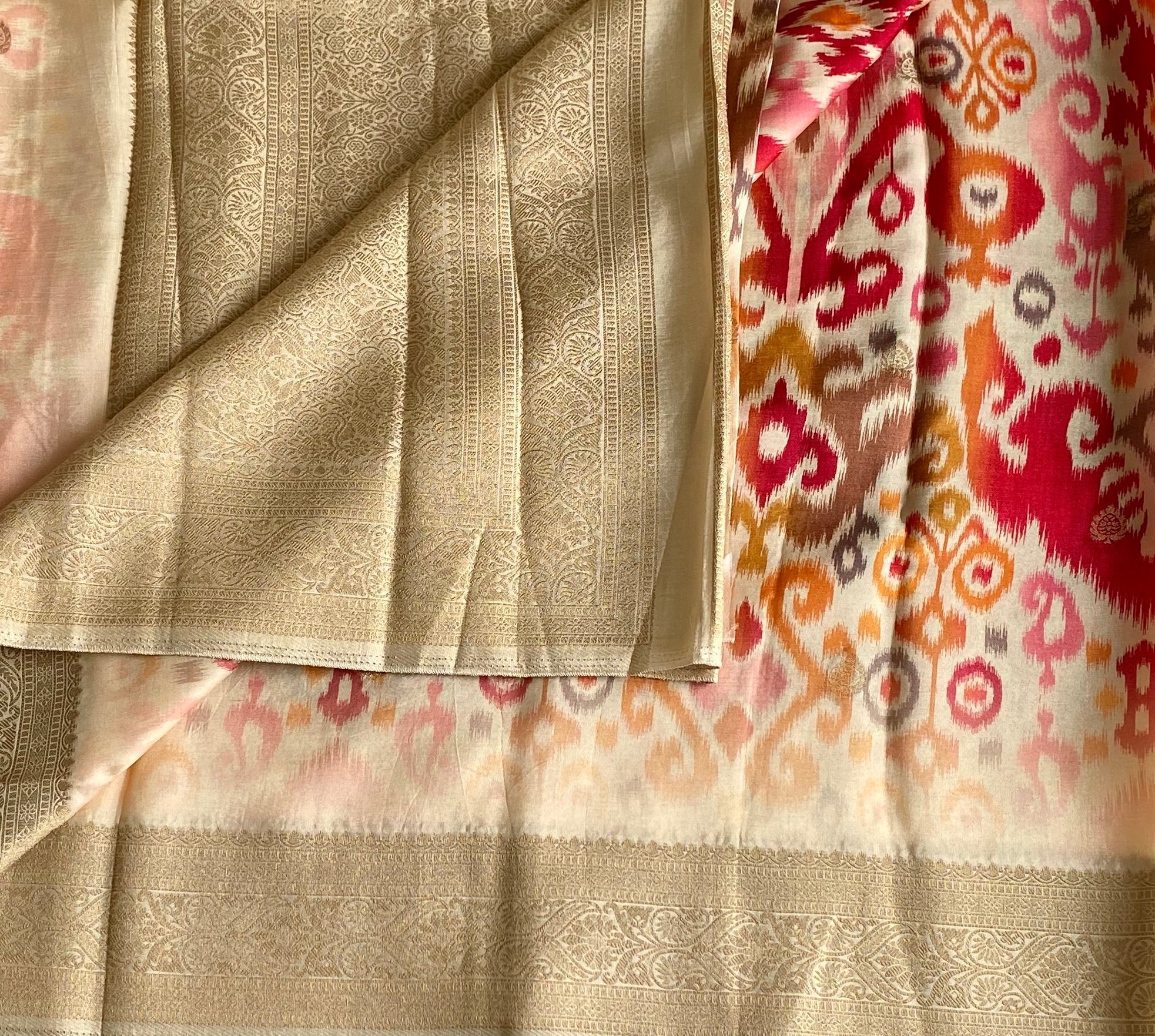 Champagne Beige Jute Tussar Silk With Antique Zari Pallu & Dreamy Prints