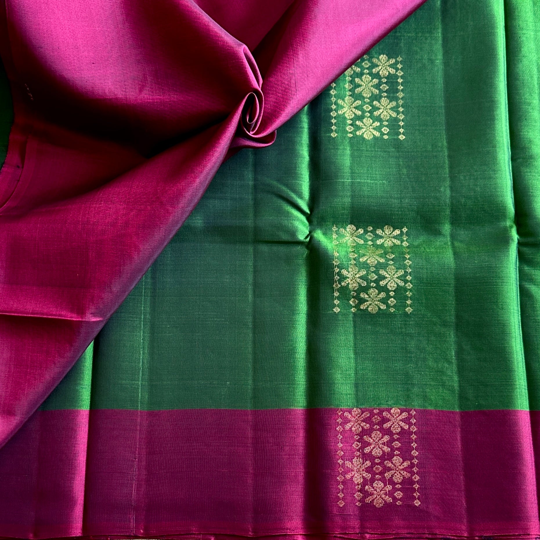 Emerald Green Magenta Woven Zari Silk Saree Traditional Festive Wear
