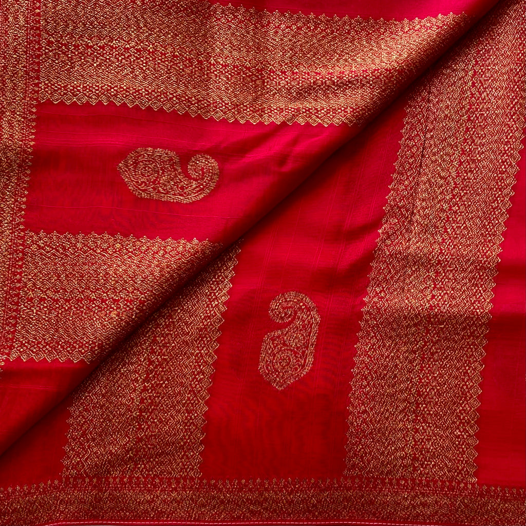 Magenta Gold Zari Paisley Silk Saree Elegant Wedding Wear Collection