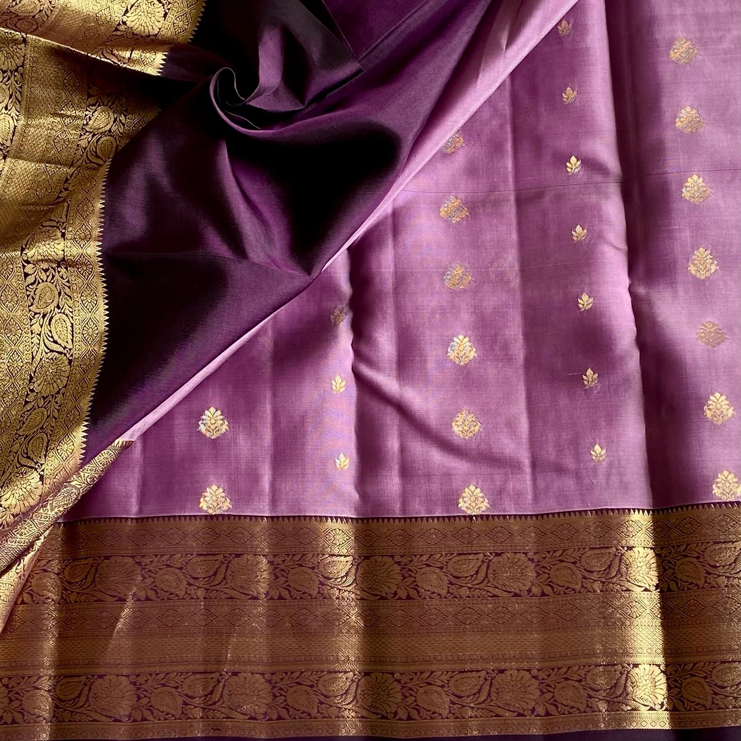 Metallic Mauve Designer Pure Silk Saree With Antique Gold Purple Pallu
