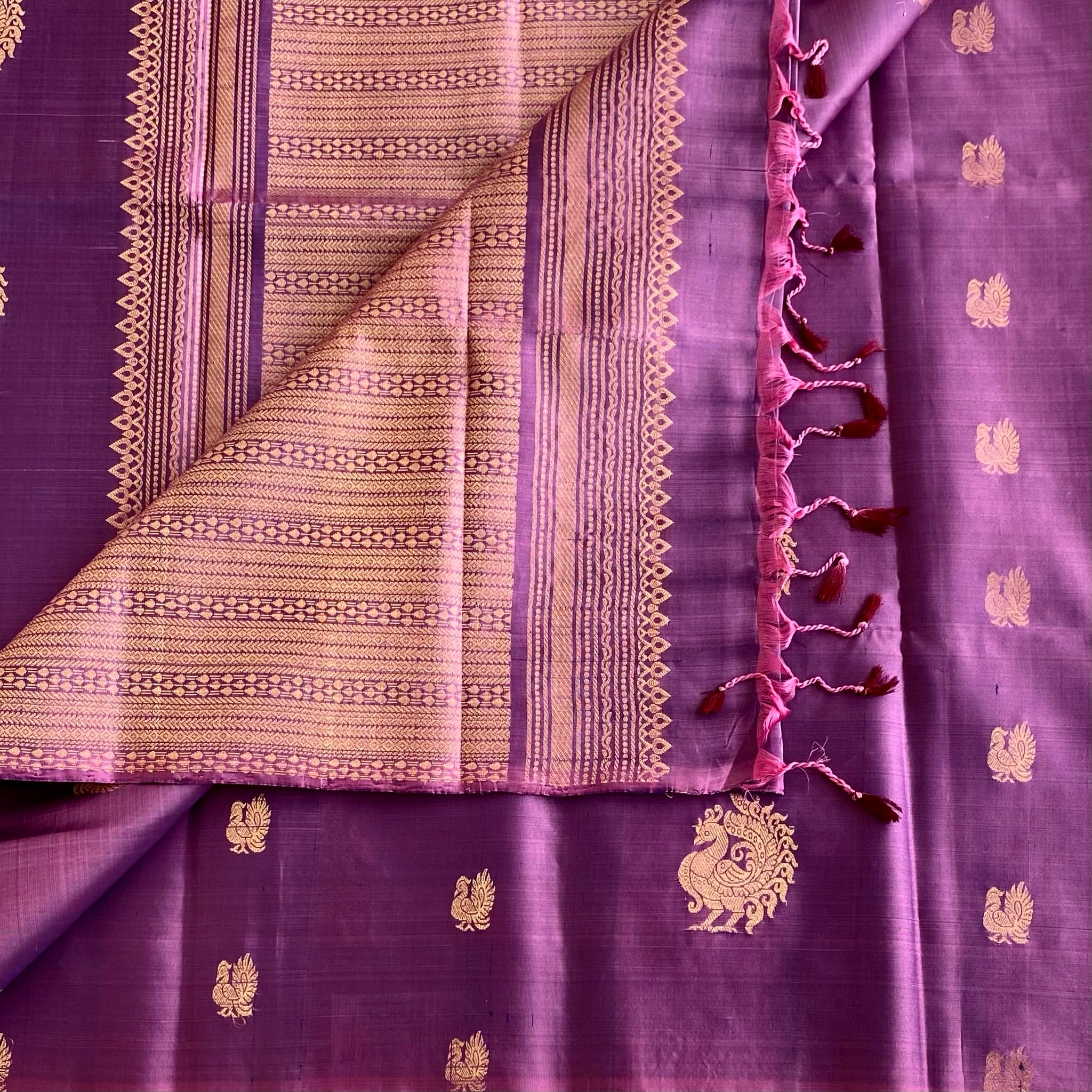 Stunner Metallic Lavender Designer Pure Silk Saree With Rich Gold Pallu