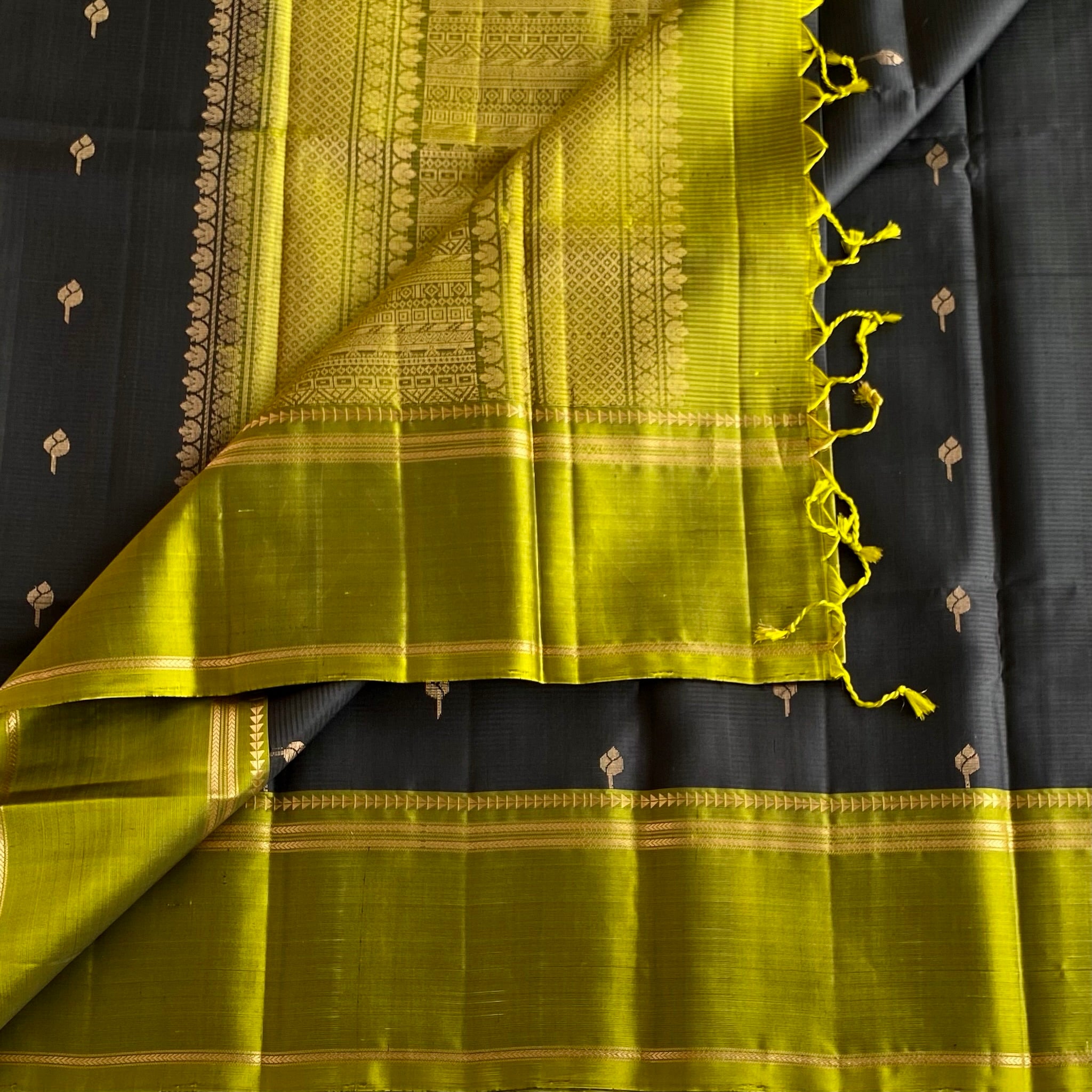 Jet Black Pure Designer Silk With Chartreuse Olive Stunning Borders n Pallu