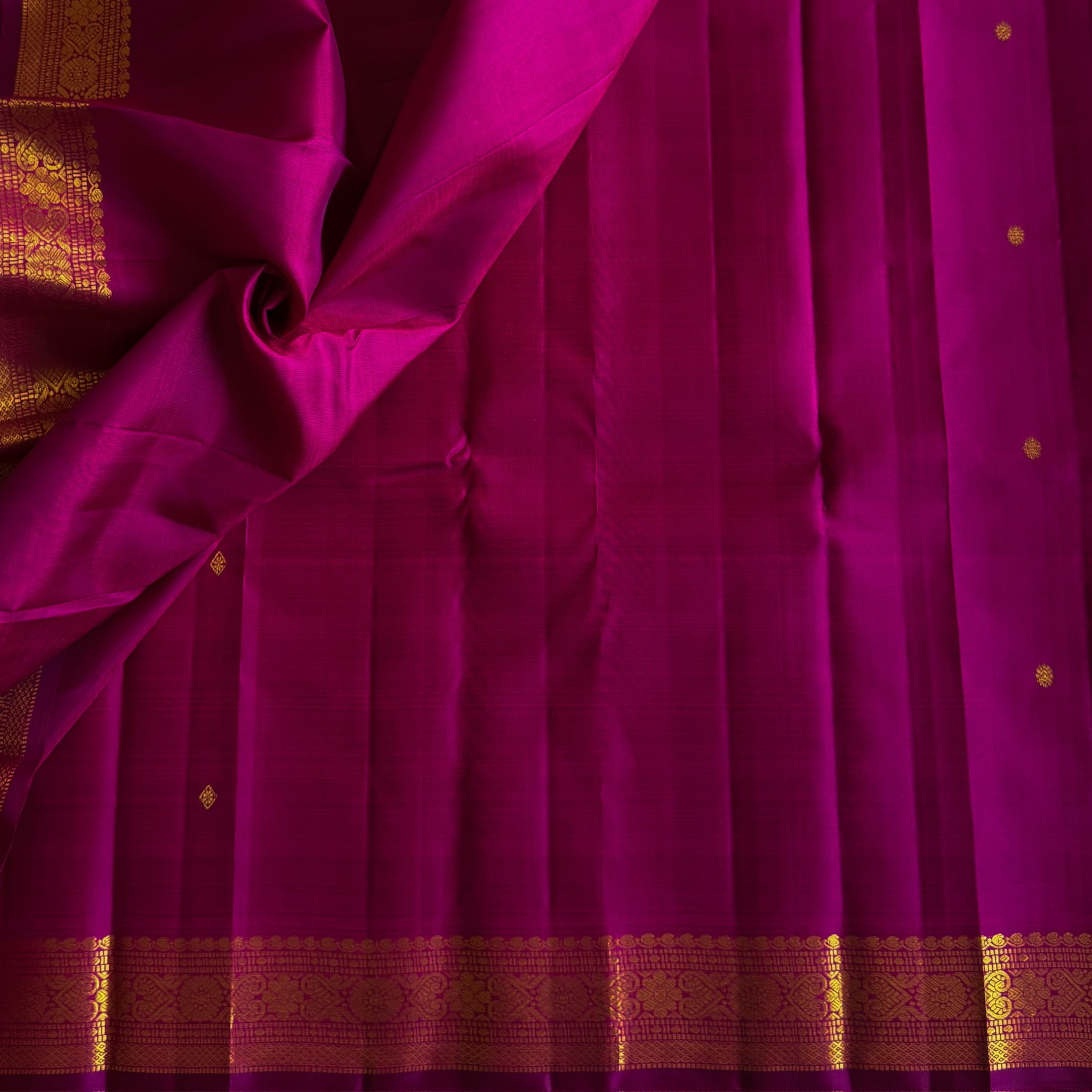 Rich Magenta Kanjeevaram silk with designer Gold Zari Border and Pallu