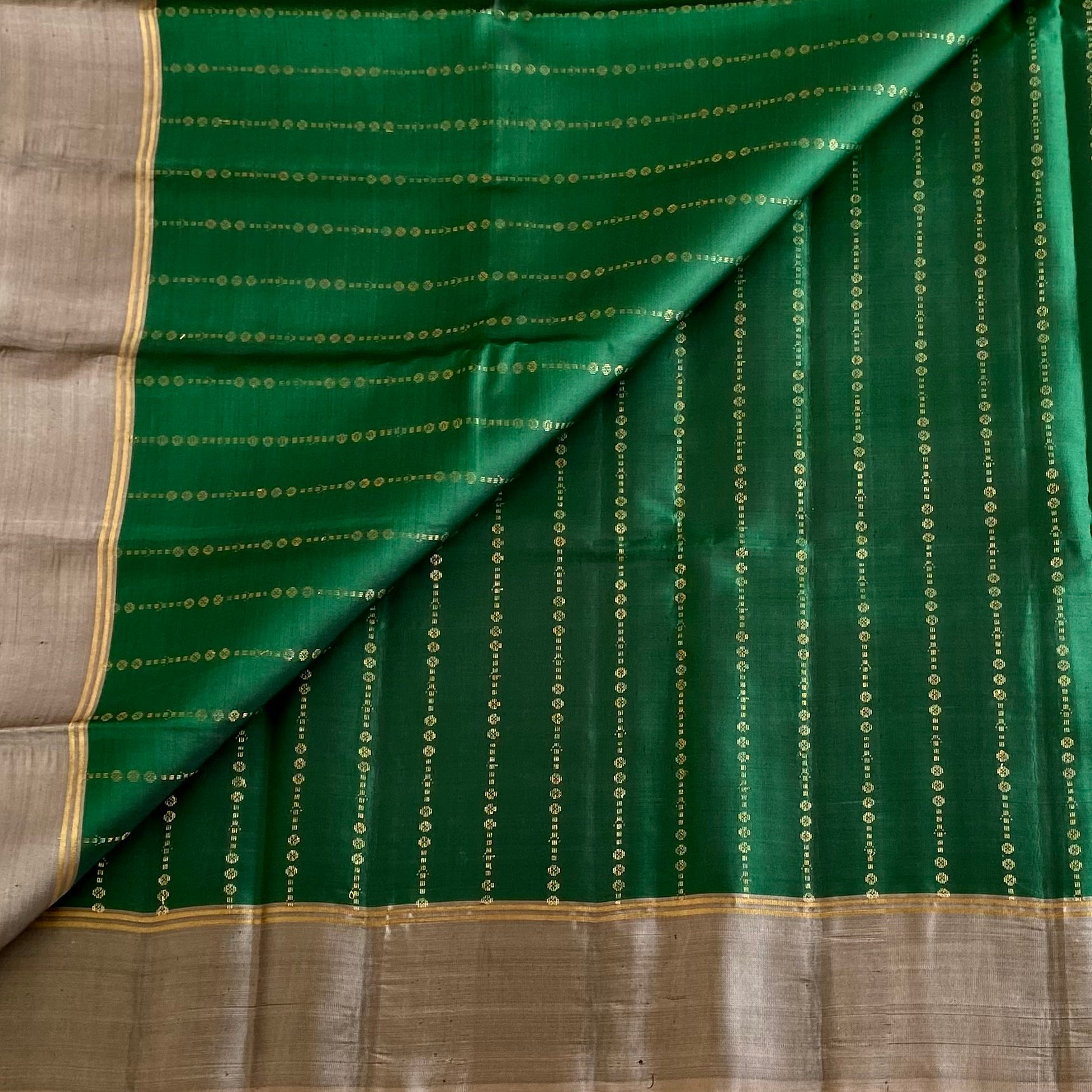 Emerald Green Designer Pure Silk Saree With Metallic Grey Pallu