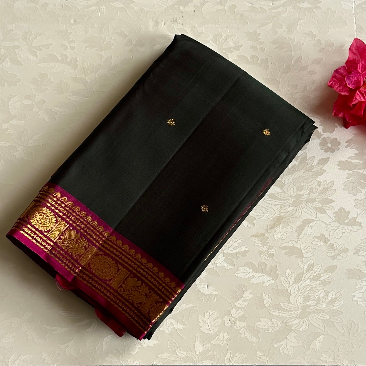 Traditional elegance Dual shaded the bottle green with magenta Kanjeevaram silk