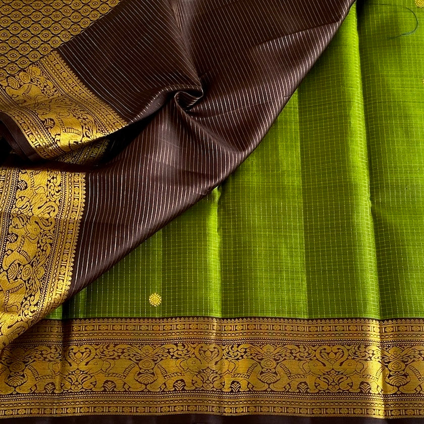 Magical Green Kanjeevaram Pure Zari Silk Saree With Jet Black Pallu