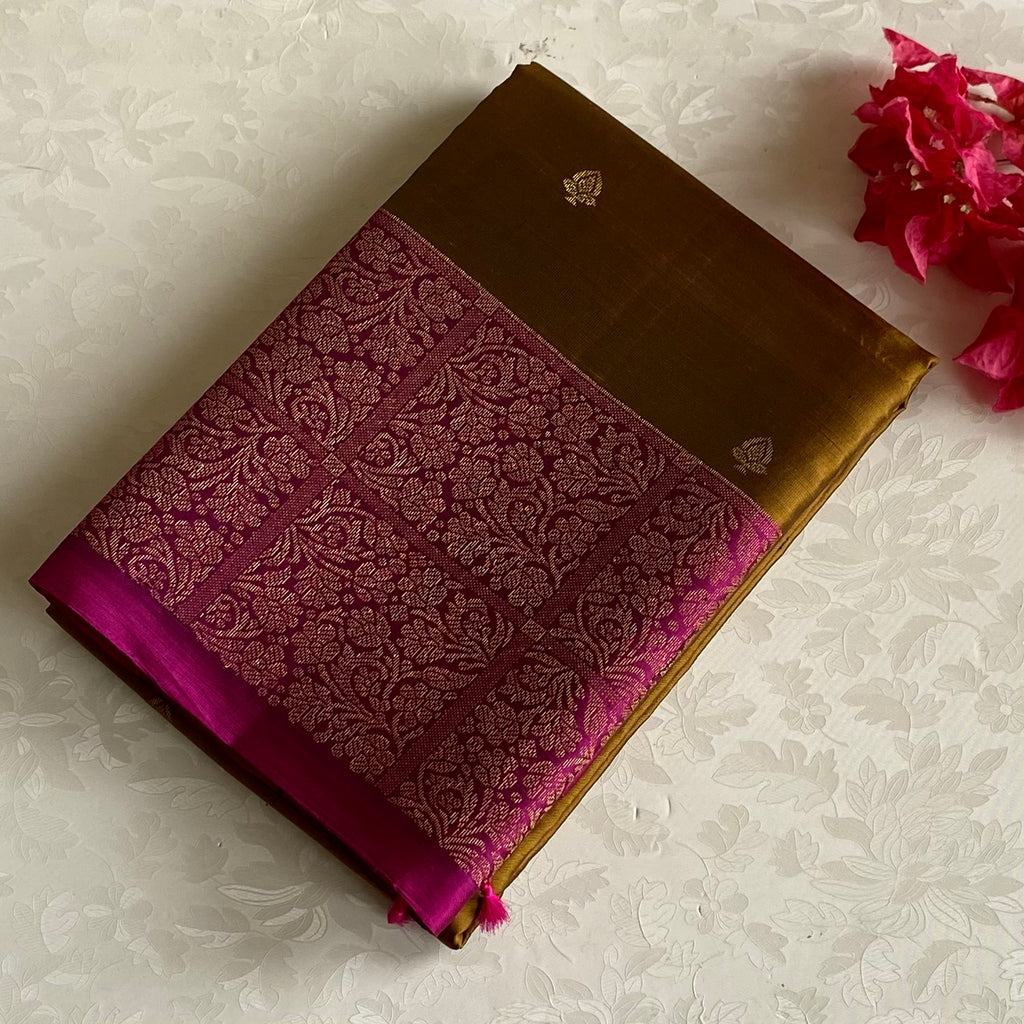 Antique Mehandi Green Designer Pure Silk Saree With Rani Pink Pallu