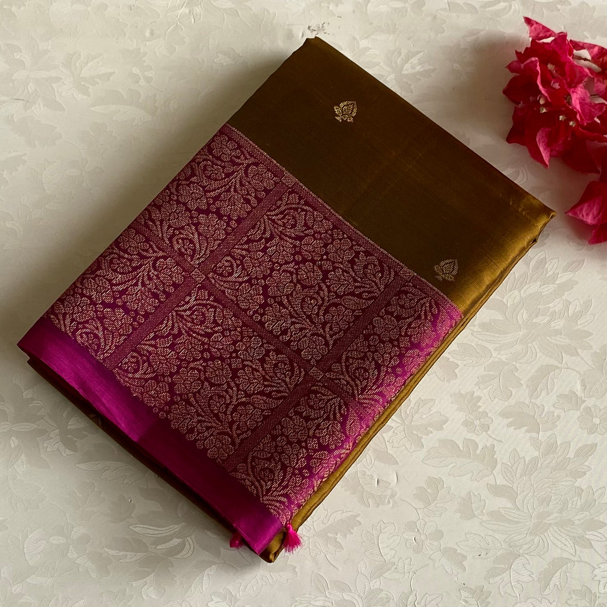 Antique Mehandi Green Designer Pure Silk Saree With Rani Pink Pallu