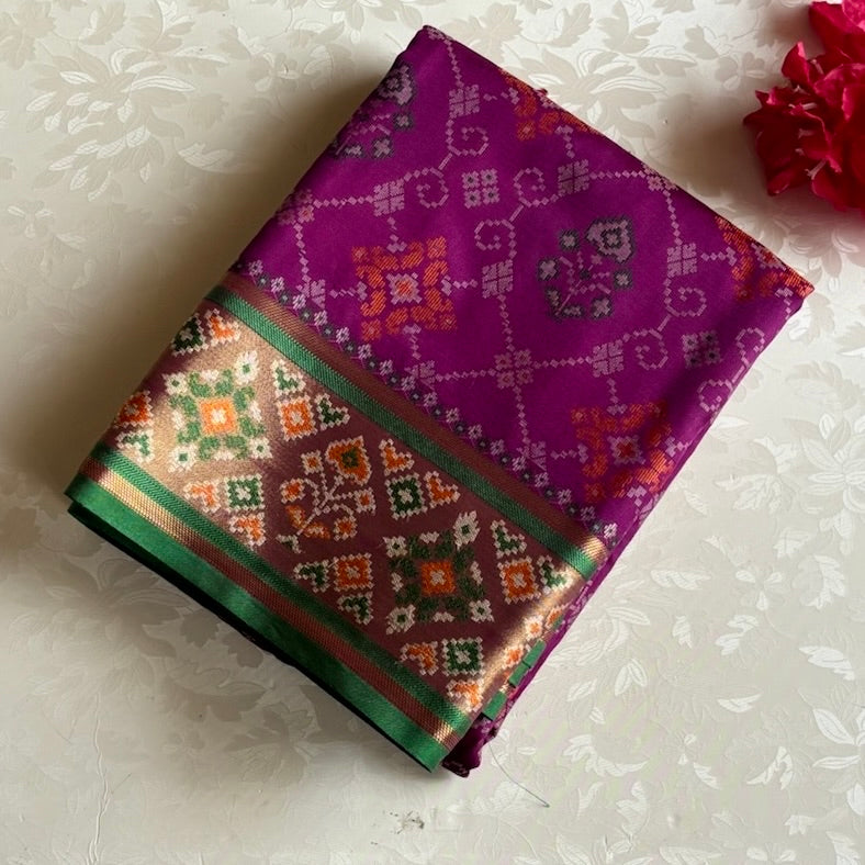 Deep Magenta Soft Tussar Silk Saree With Emerald Green Pallu