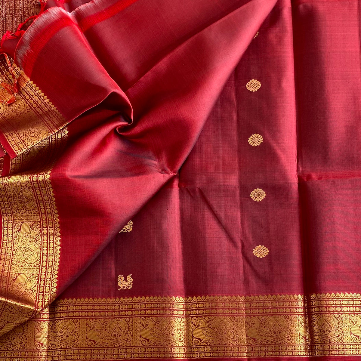 Dual Shaded Rust Maroon Antique Gold Designer Pure Silk Saree With Paisley Pallu