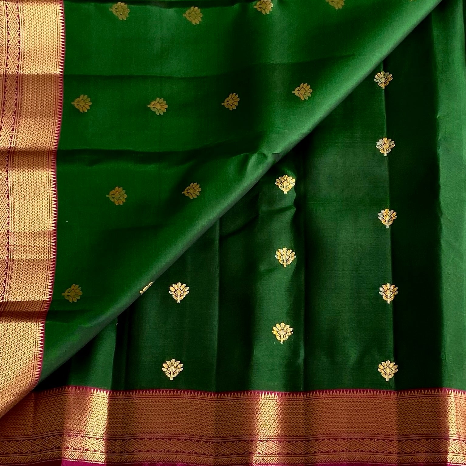 Emerald Green Designer Pure Silk Saree With Magenta Pallu And Gold Border