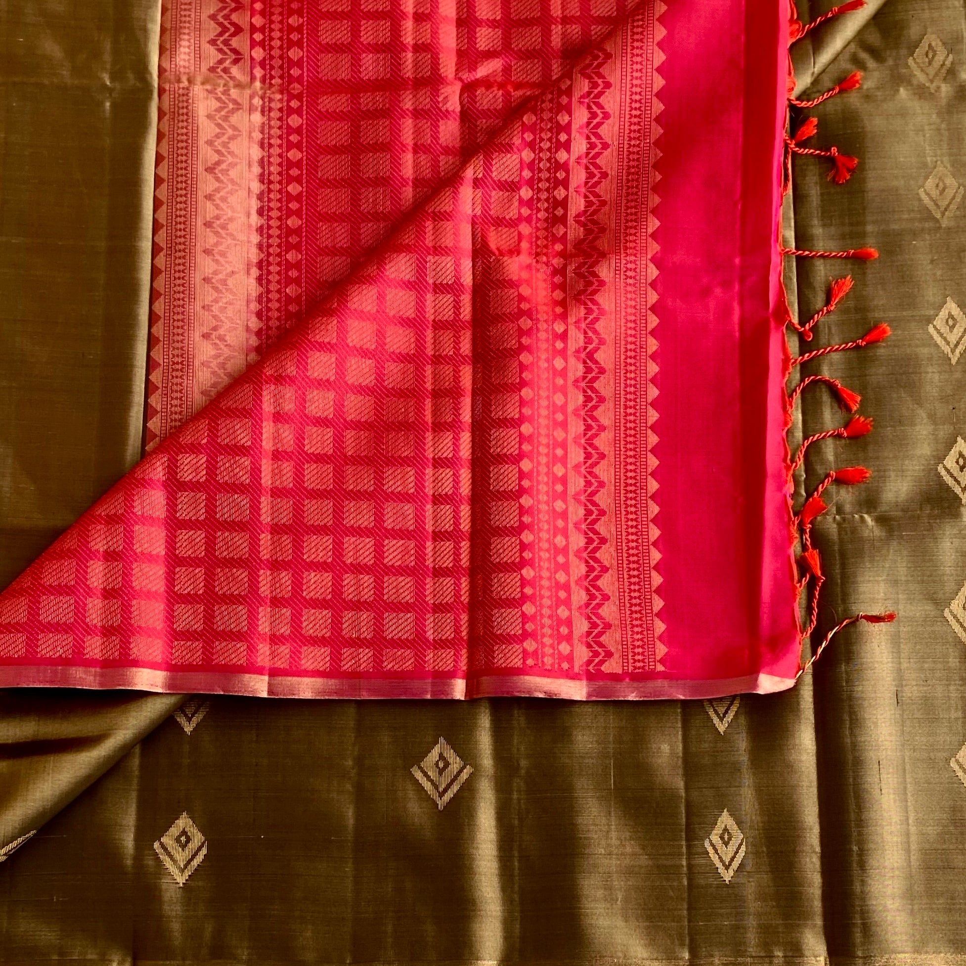 Olive Brown Designer Pure Silk Saree With Rani Pink Pallu